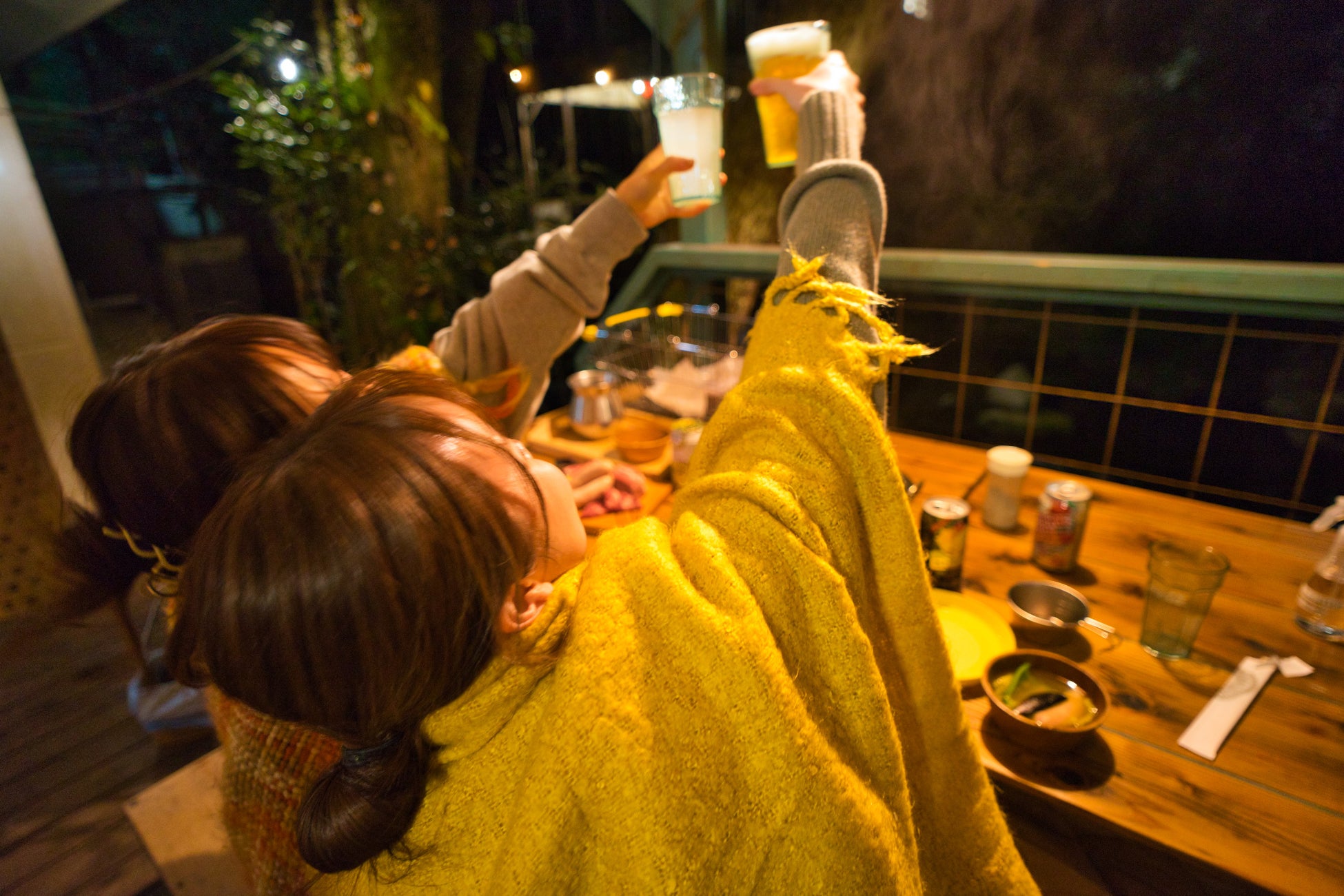 夕食はこたつ仕様のテラスBBQエリアでBBQ!