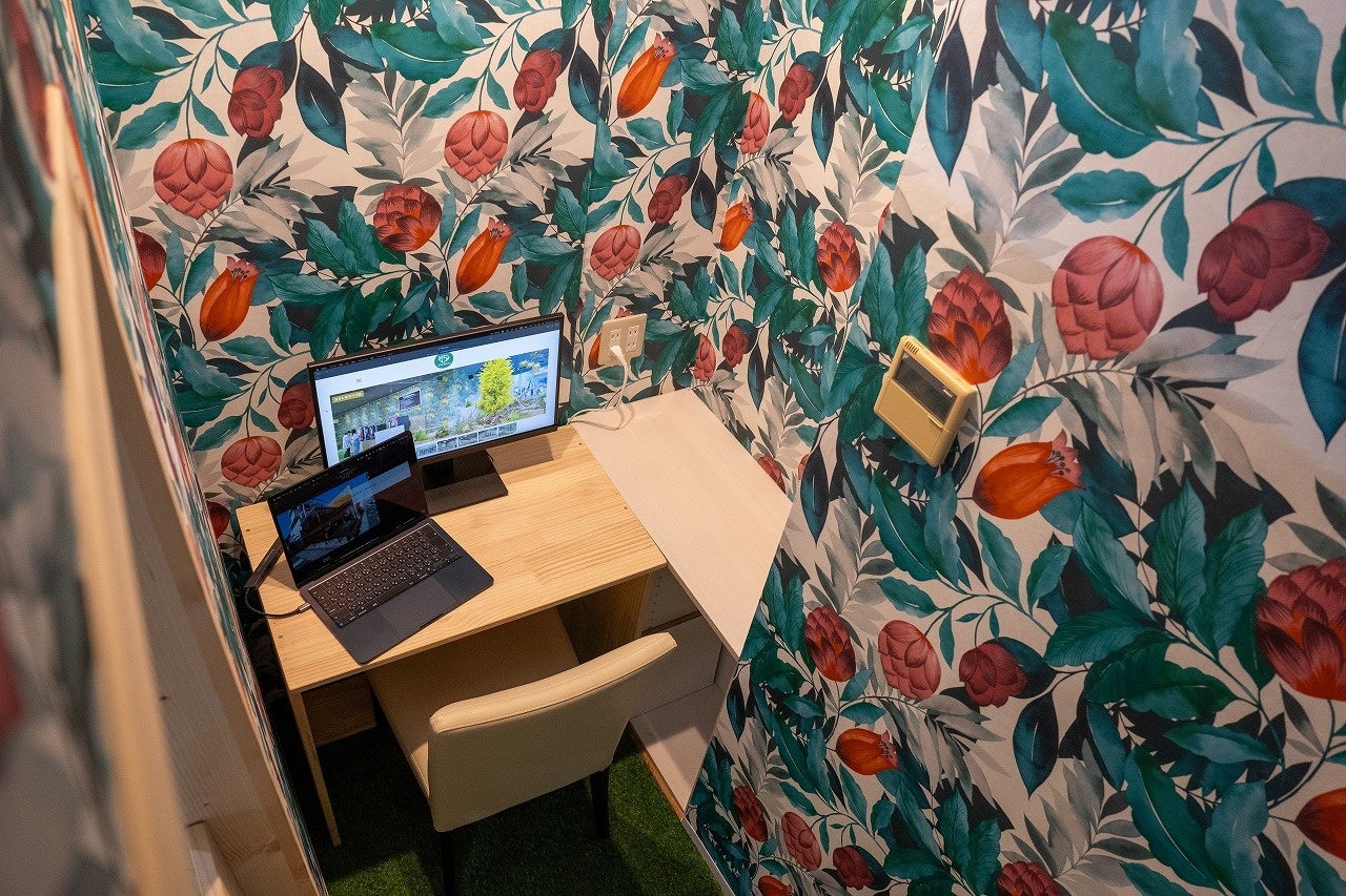 オンラインブースでは周囲の目線が気にならずオンラインMTが行えます。