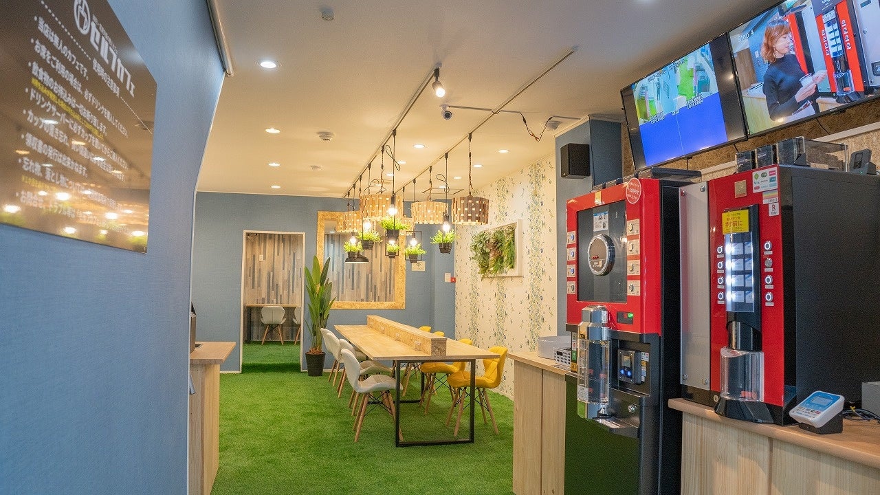 隠れ家的店内で人通りも気になりにくい