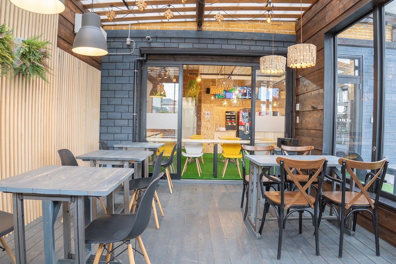 外の雰囲気を感じることができるインナーテラスを併設