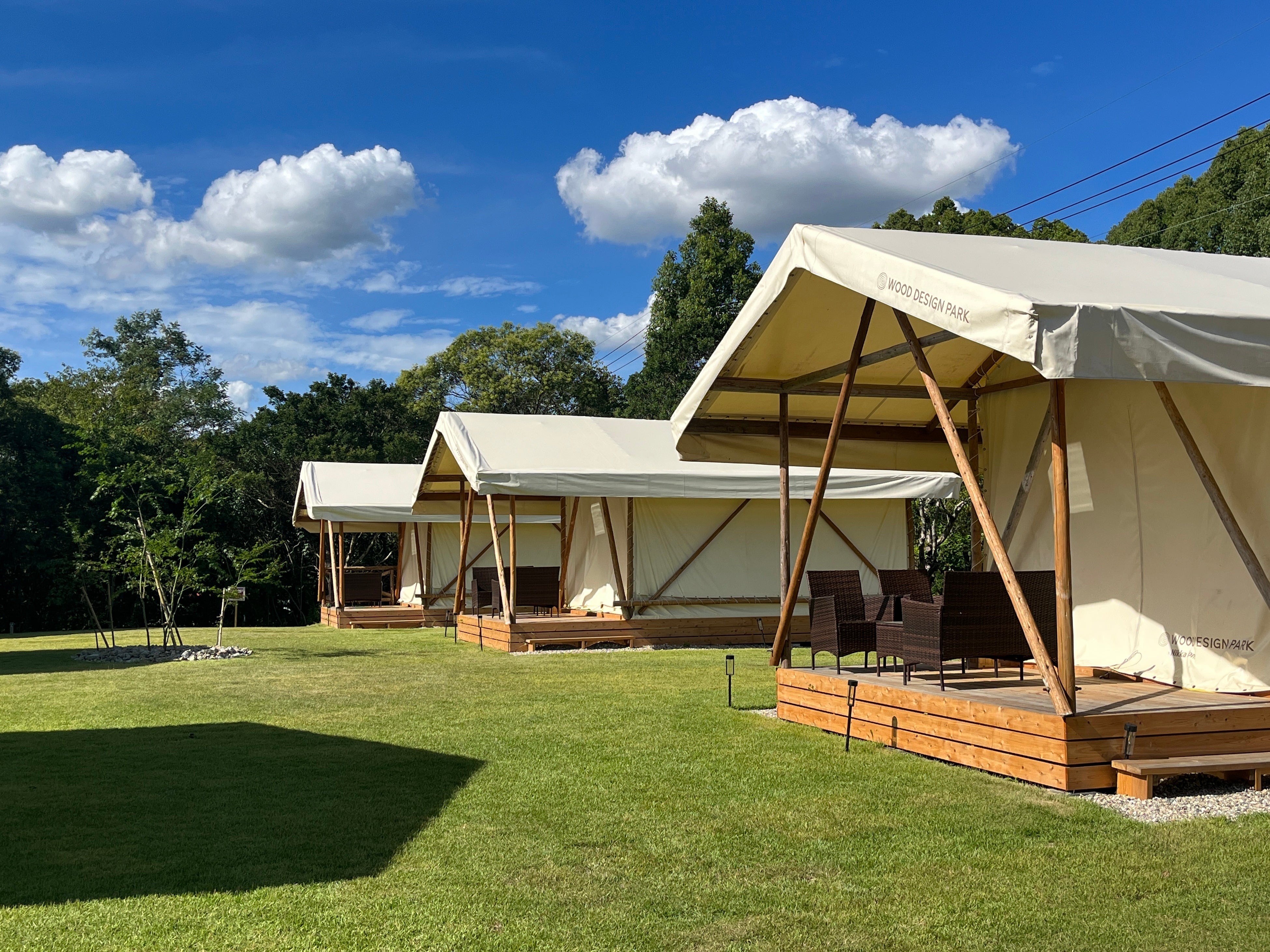 真っ白なグランピングテント