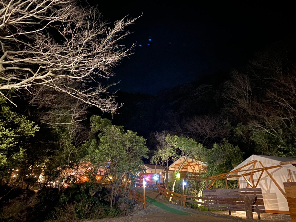 トルコランプが彩るグランピングエリア