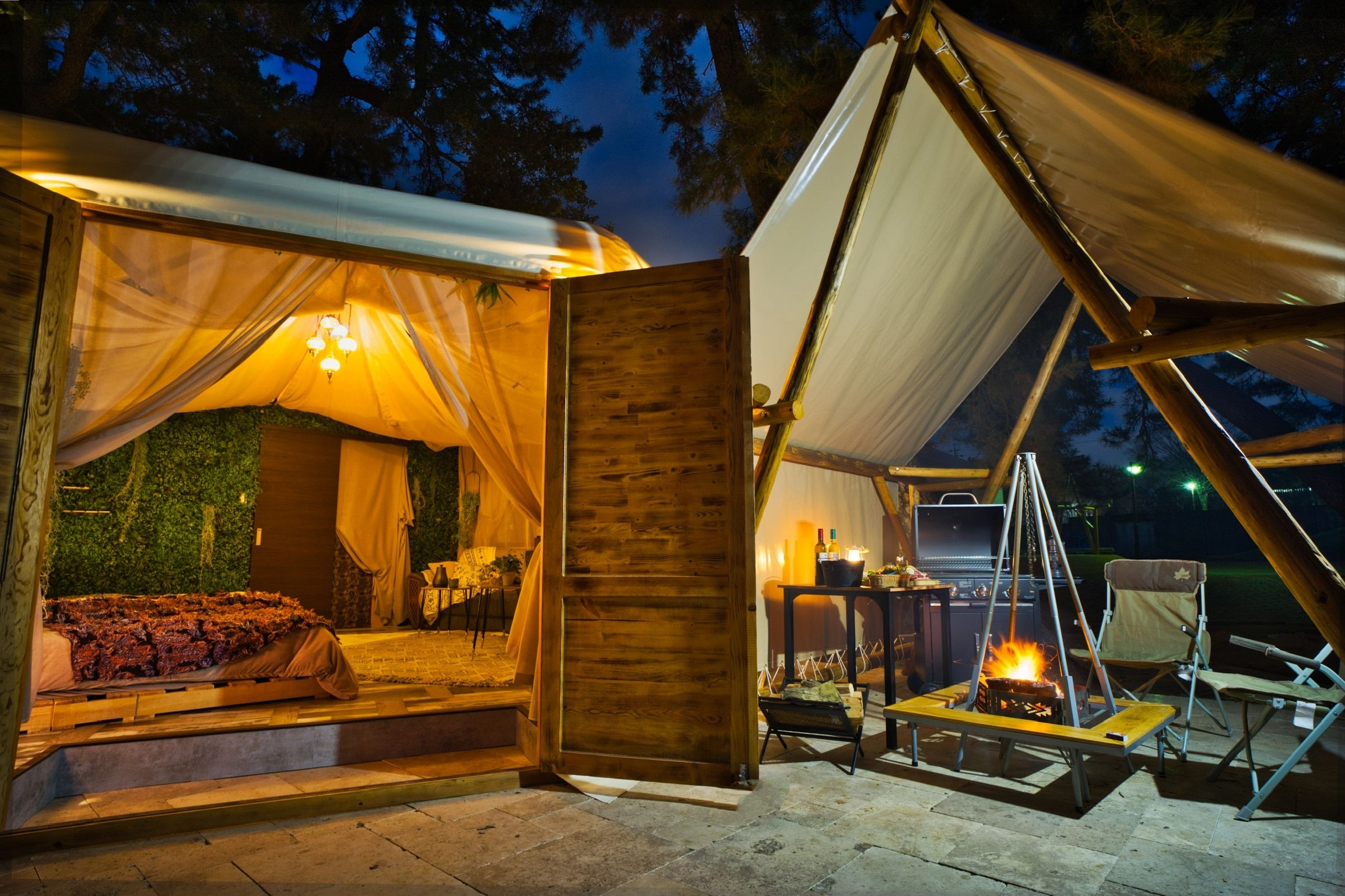 テント併設の「テラスエリア」