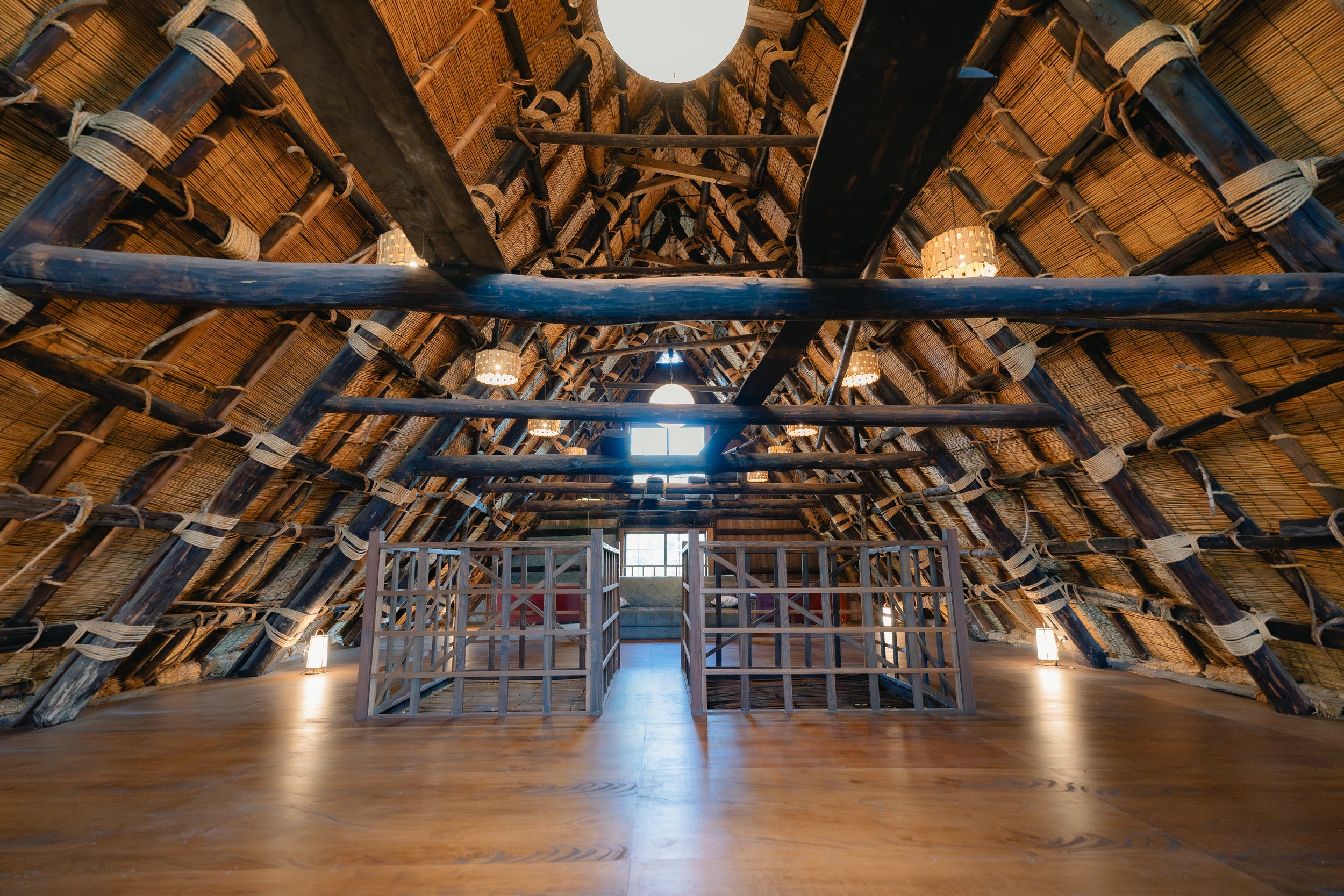 日本家屋の屋根裏を探検