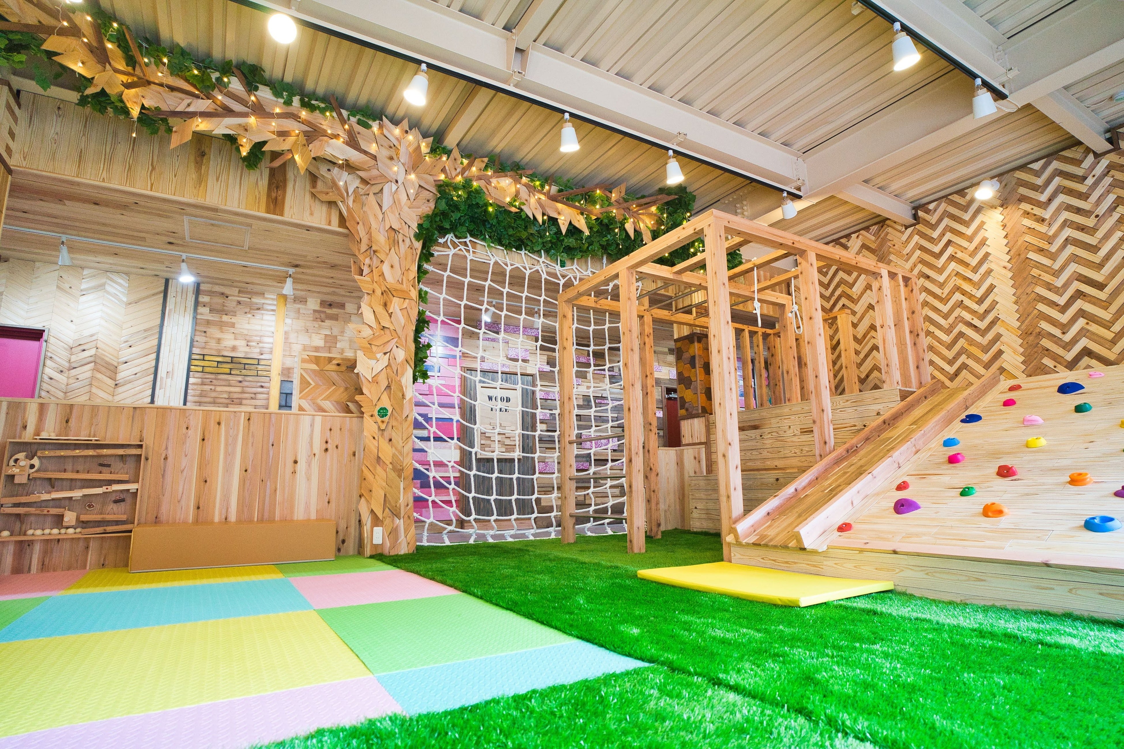 赤ちゃん向けのマットエリアから、アスレチックエリアまで