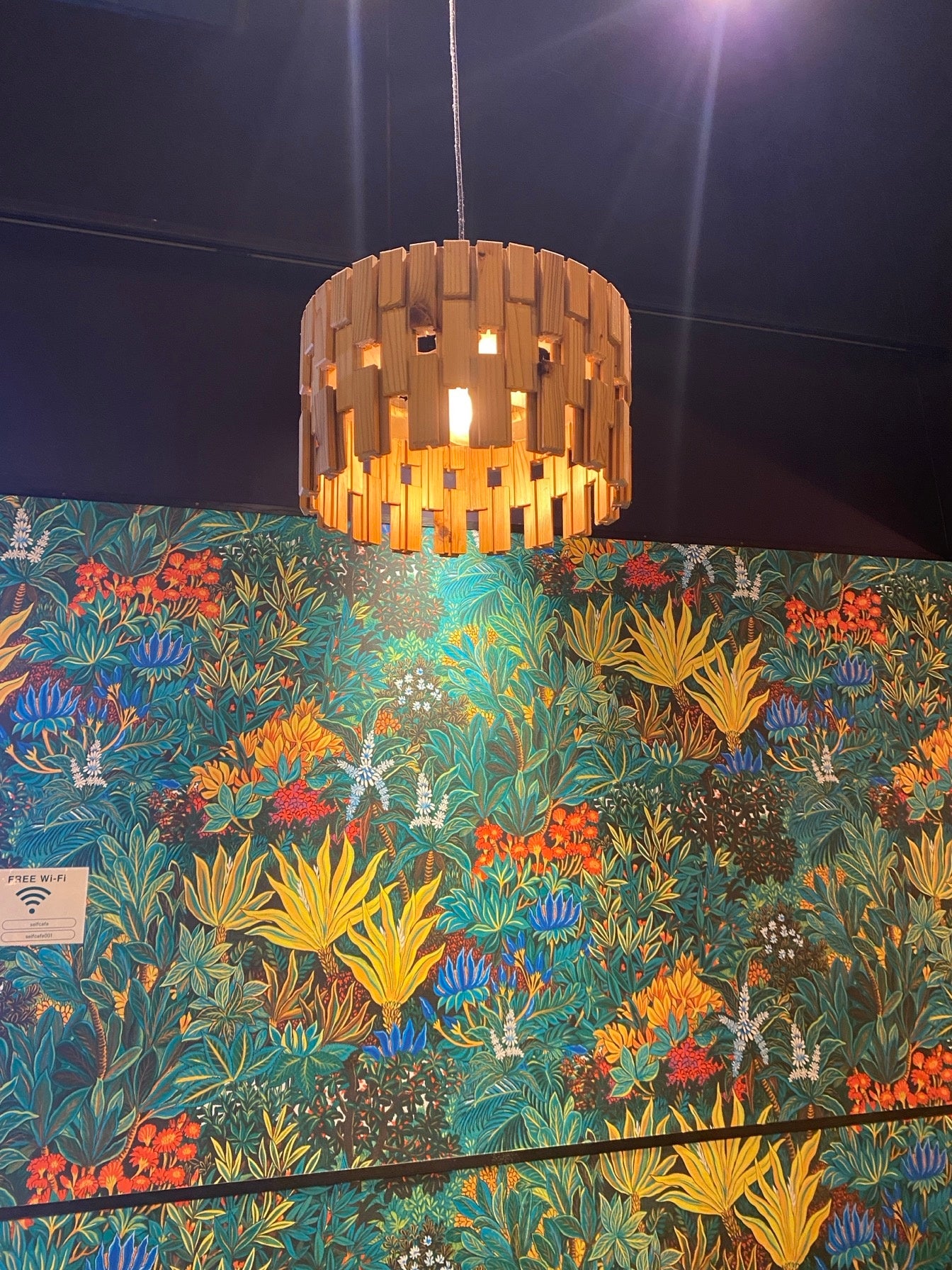 ”ウッドタイル”を使用した照明器具