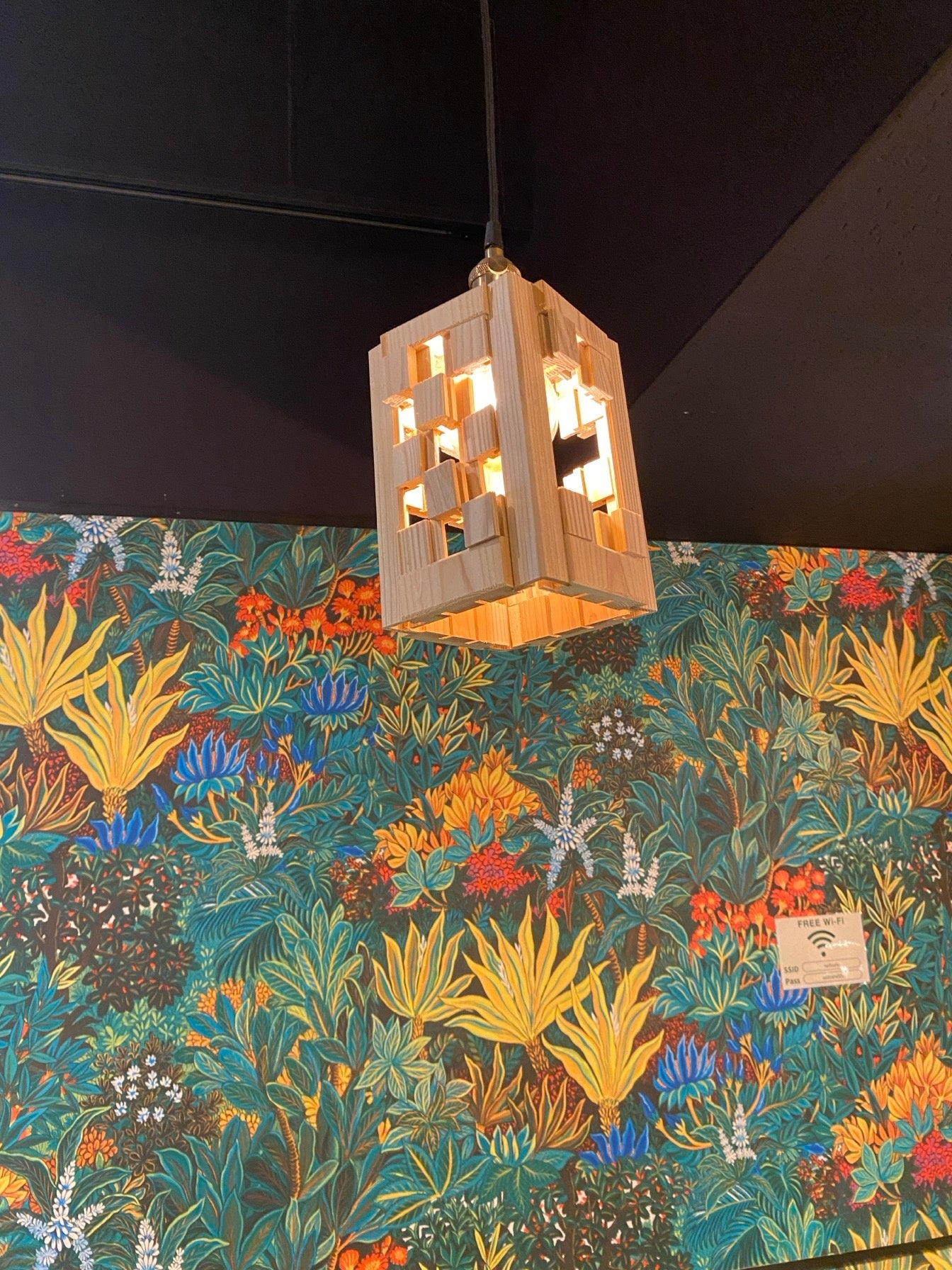 ”ウッドタイル”を使用した照明器具