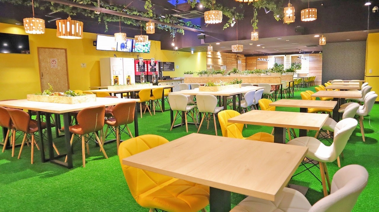 ドリンクの購入で席時間無制限で利用可能　120席完備