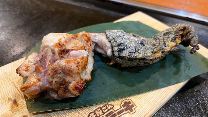 【ワニを喰らう!?】鶏肉と白身魚の間のような繊細な味わいのワニステーキが事前予約限定メニューとして登場 | ウッドデザインパーク株式会社の ...