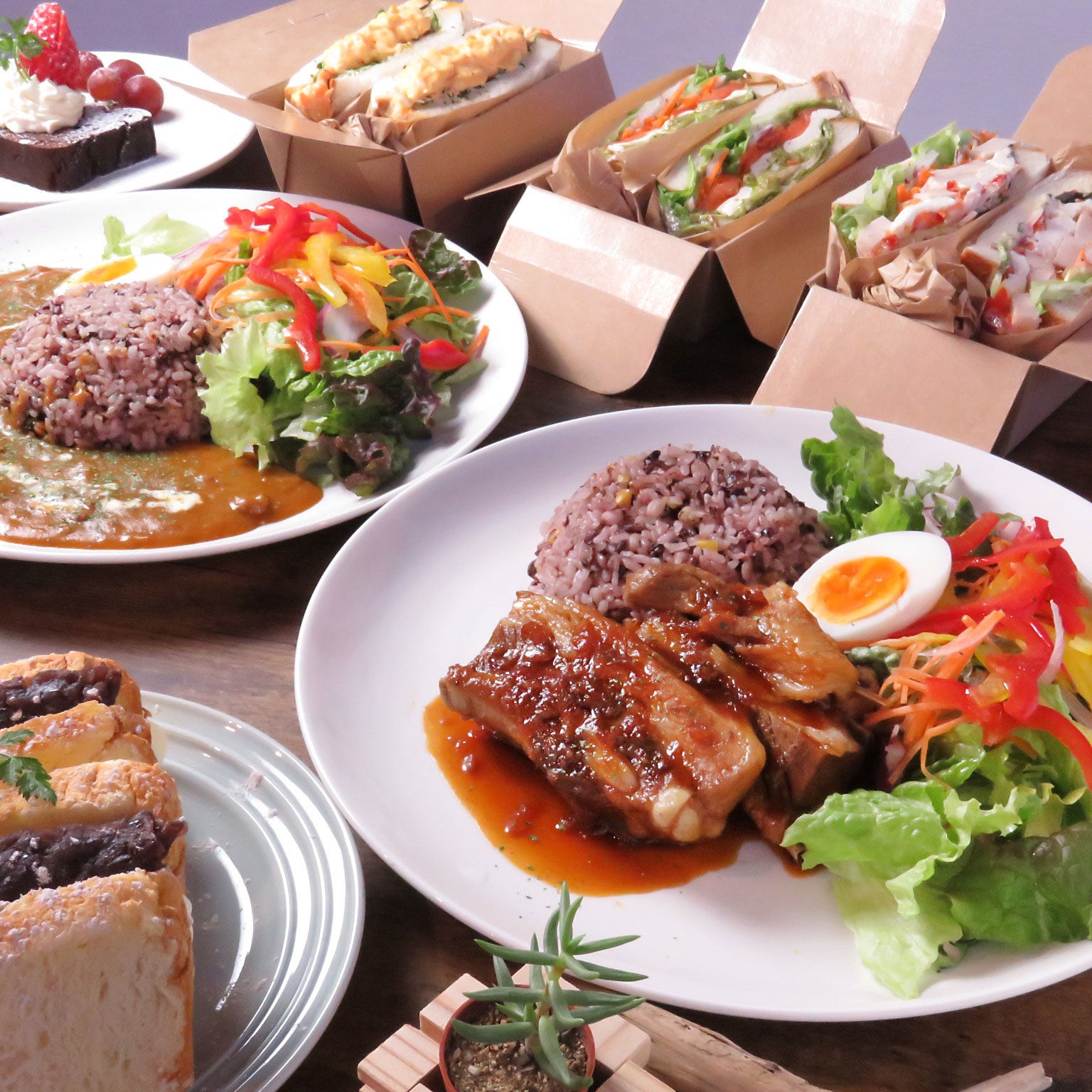 テイクアウトも可能なカフェメニュー