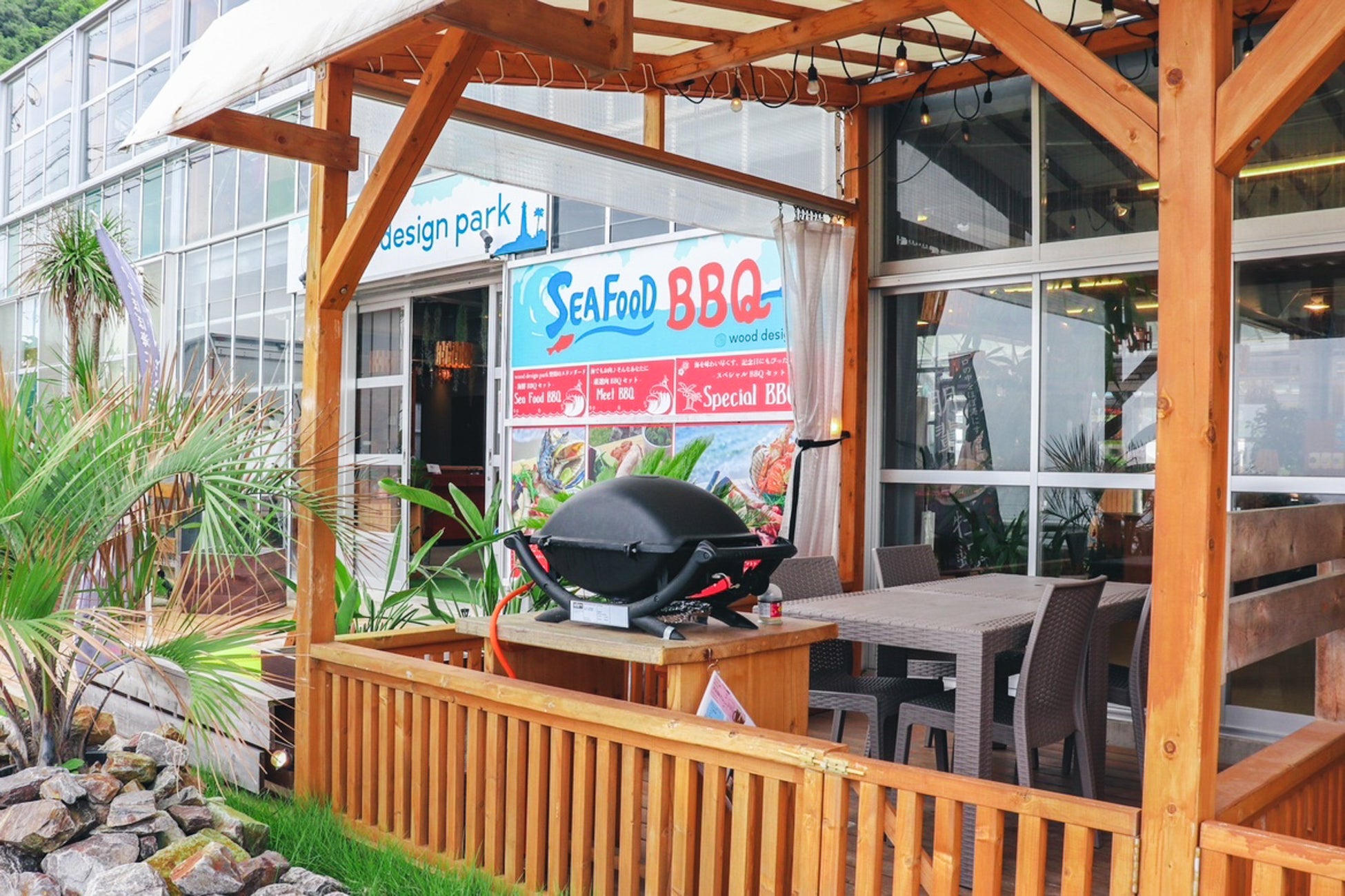 潮風を感じながらBBQができる『テラス席』