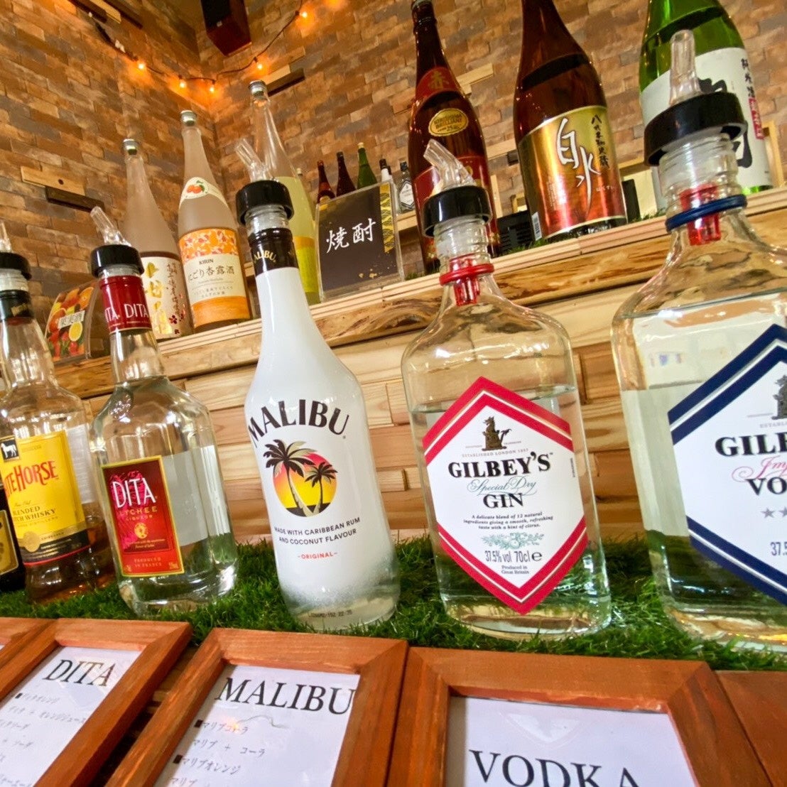 飲み放題アルコールプランがコースをご注文のお客様は1,800円（税込）でご利用いただけます。