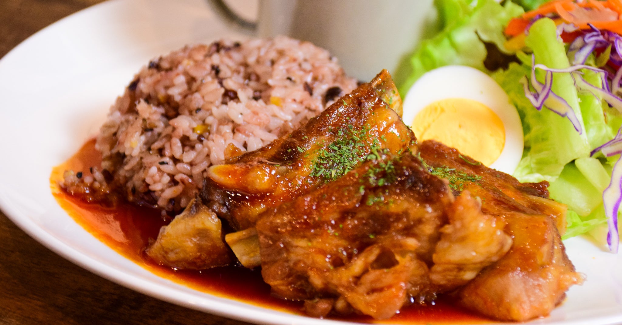 3時間かけてじっくり煮込んだ“ほろほろ”スペアリブ