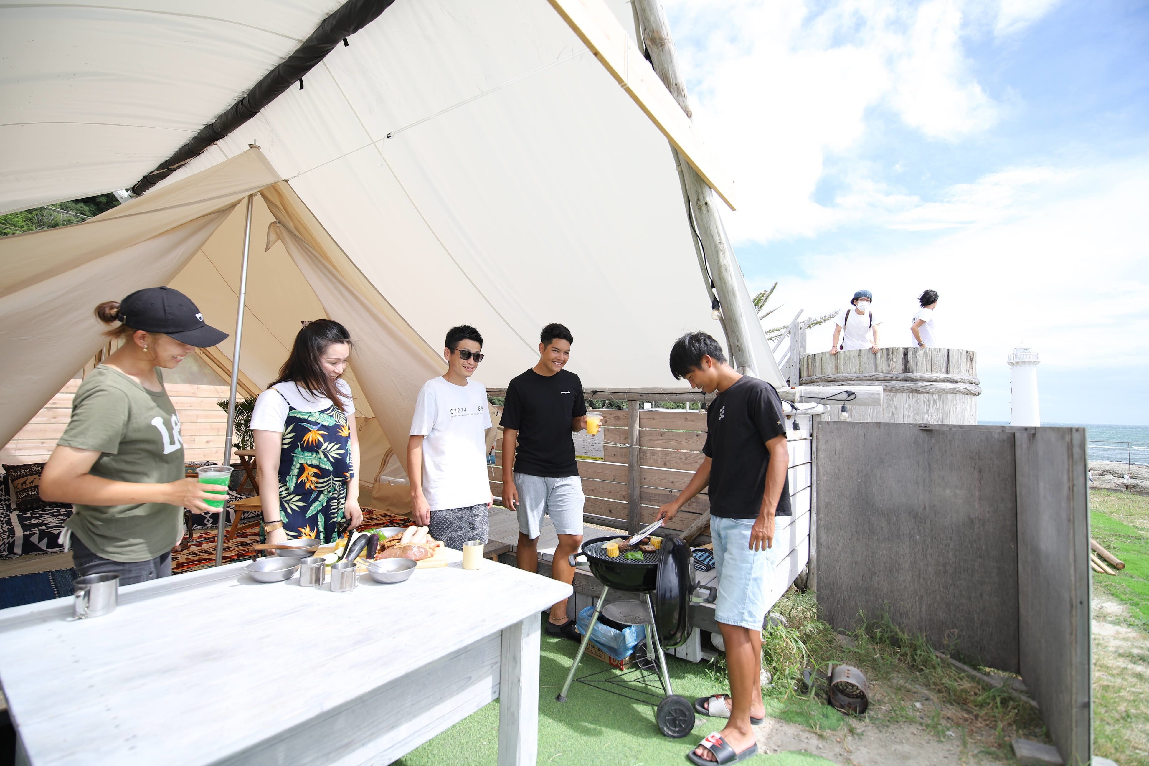 密になりにくい1棟貸しのグランピングBBQ