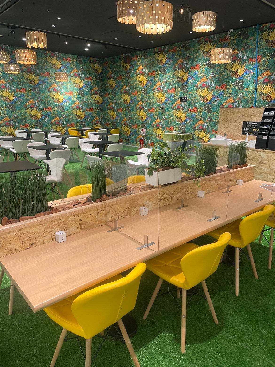 無人でありながら108席を有する大型店舗