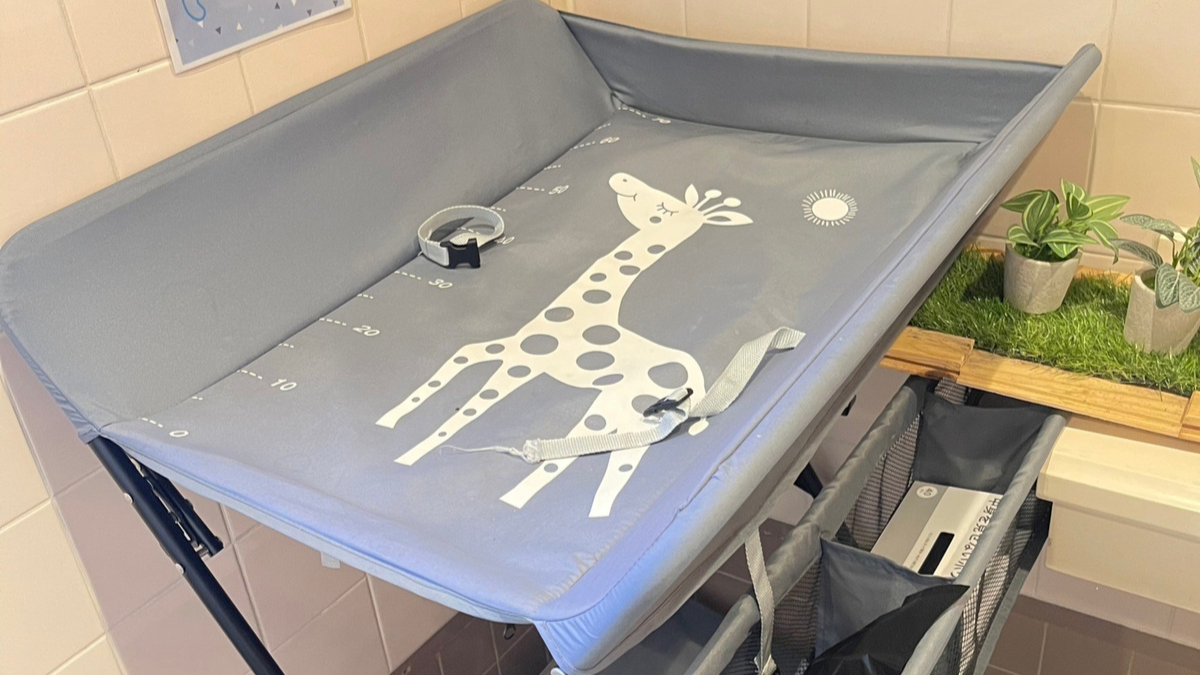 女子トイレにございます。自由にお使いいただけます。