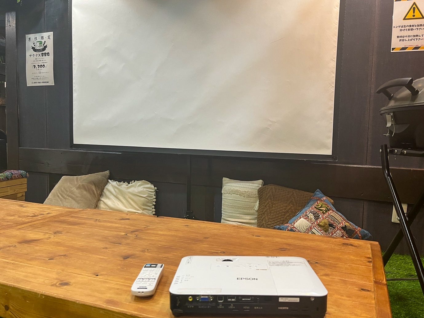 プロジェクター,スクリーン,マイク,ホワイトボードも無料貸出♪