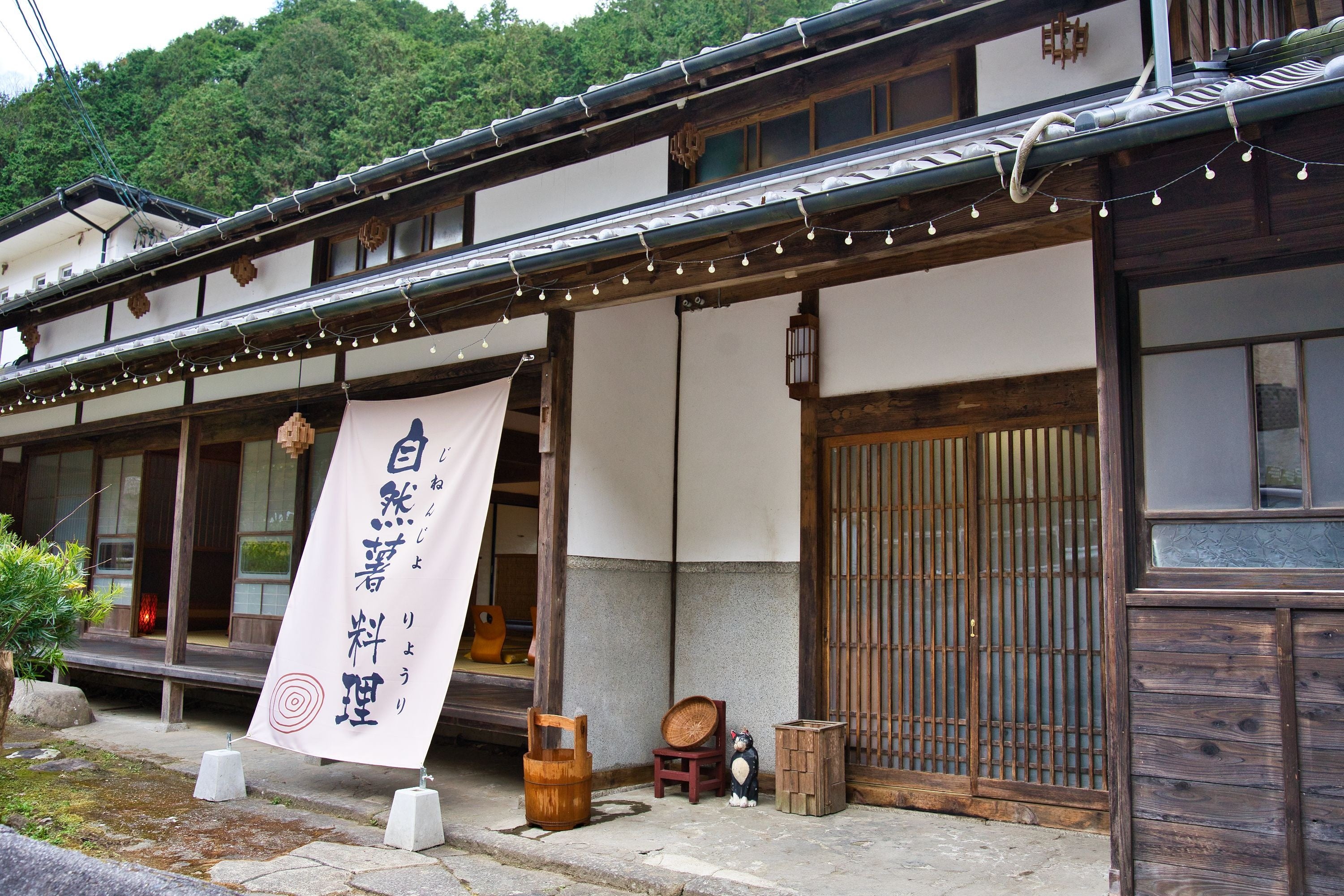 施設内にある自然薯料理屋『自然薯料理にゃあにゃあ庵』。