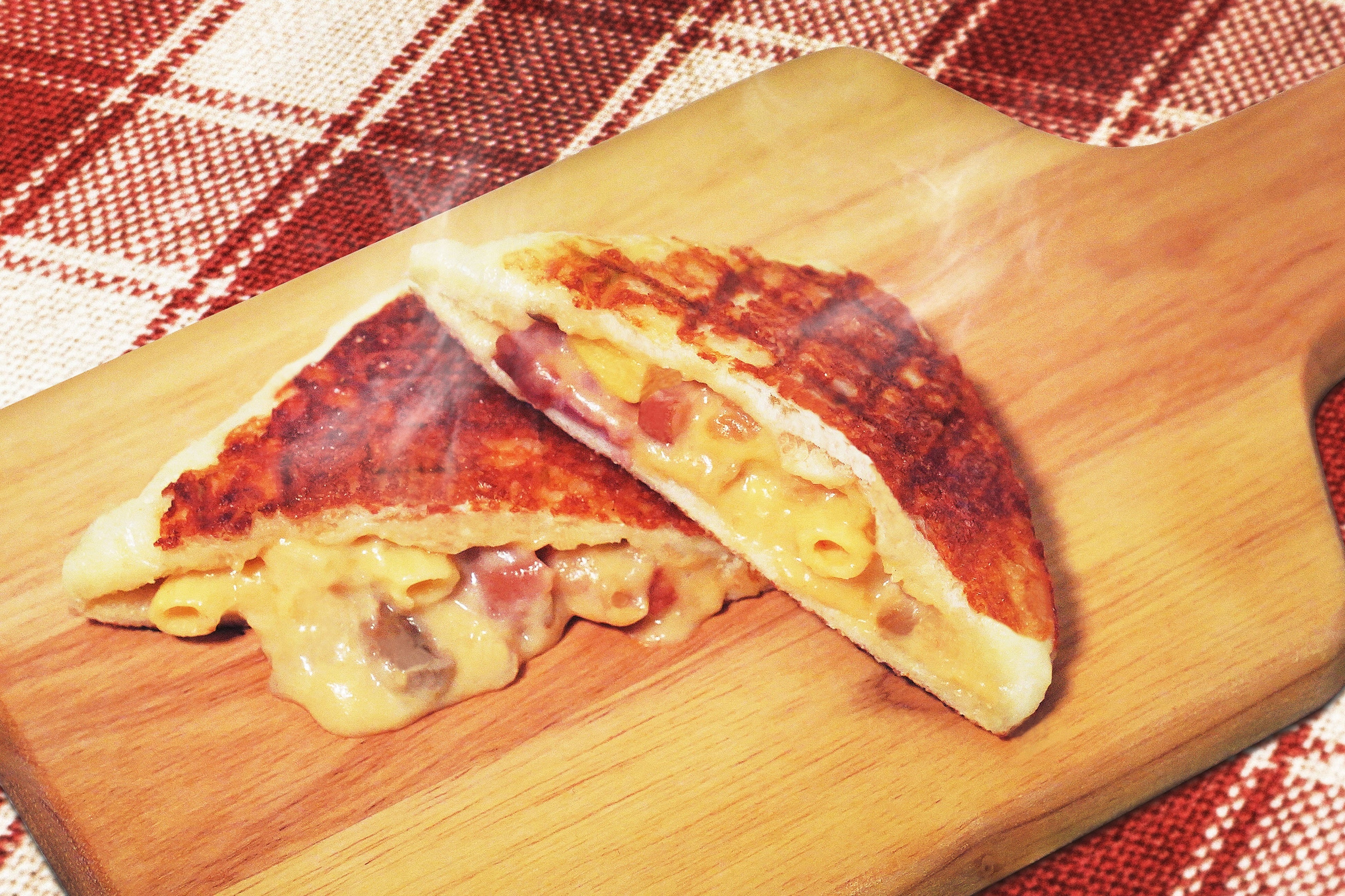 ベーコンとポテトのグラタンホットサンド