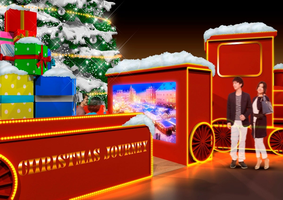 クリスマスツリーの前の特別列車