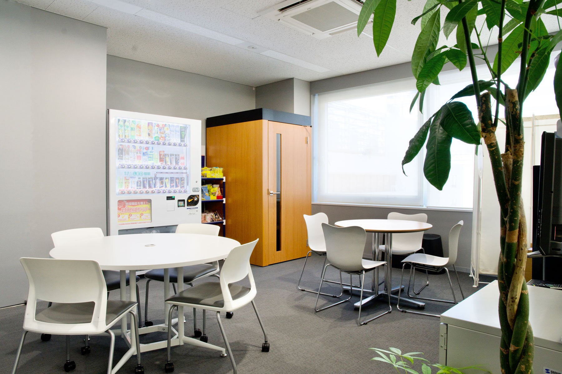 ▲執務スペースから独立して新設された、リフレッシュルーム