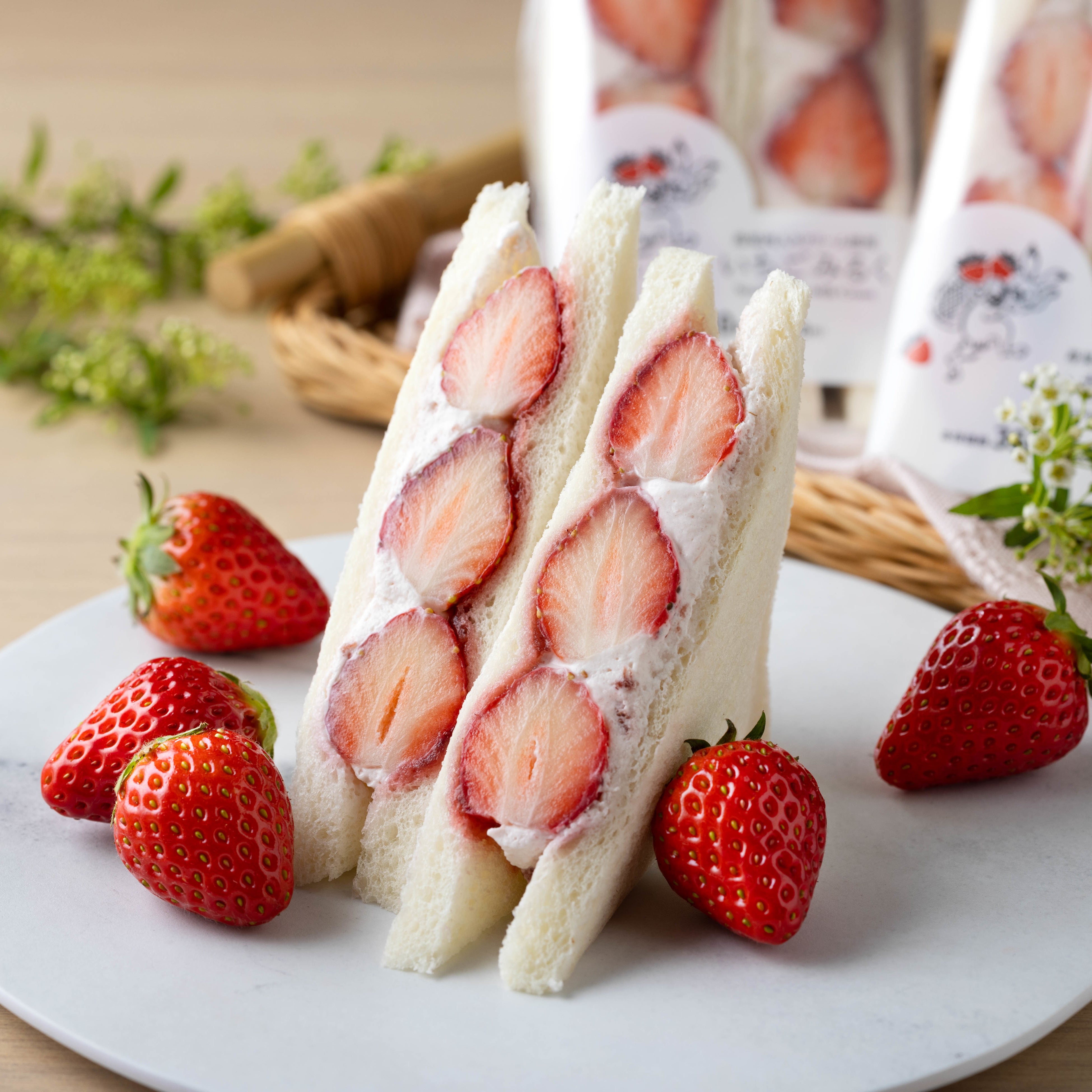 ICHIBIKO 監修　いちごみるくサンド