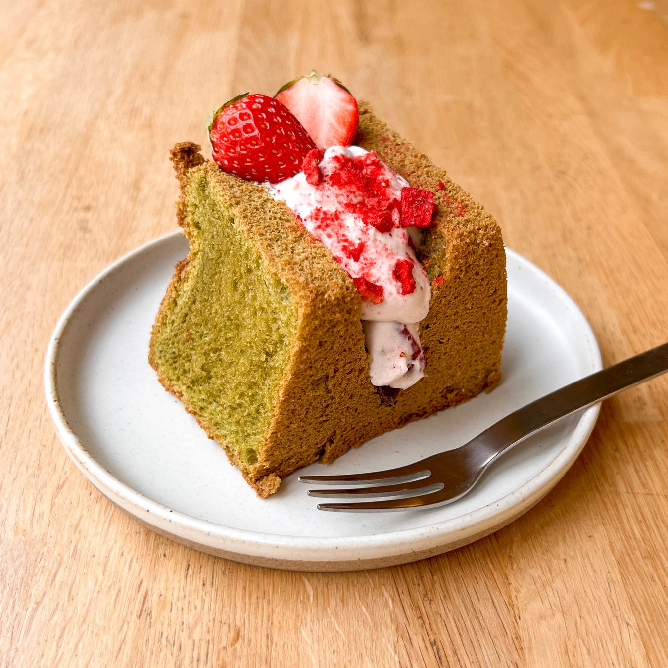 ふわふわ抹茶シフォンのいちごクリーム(太子堂店限定)
