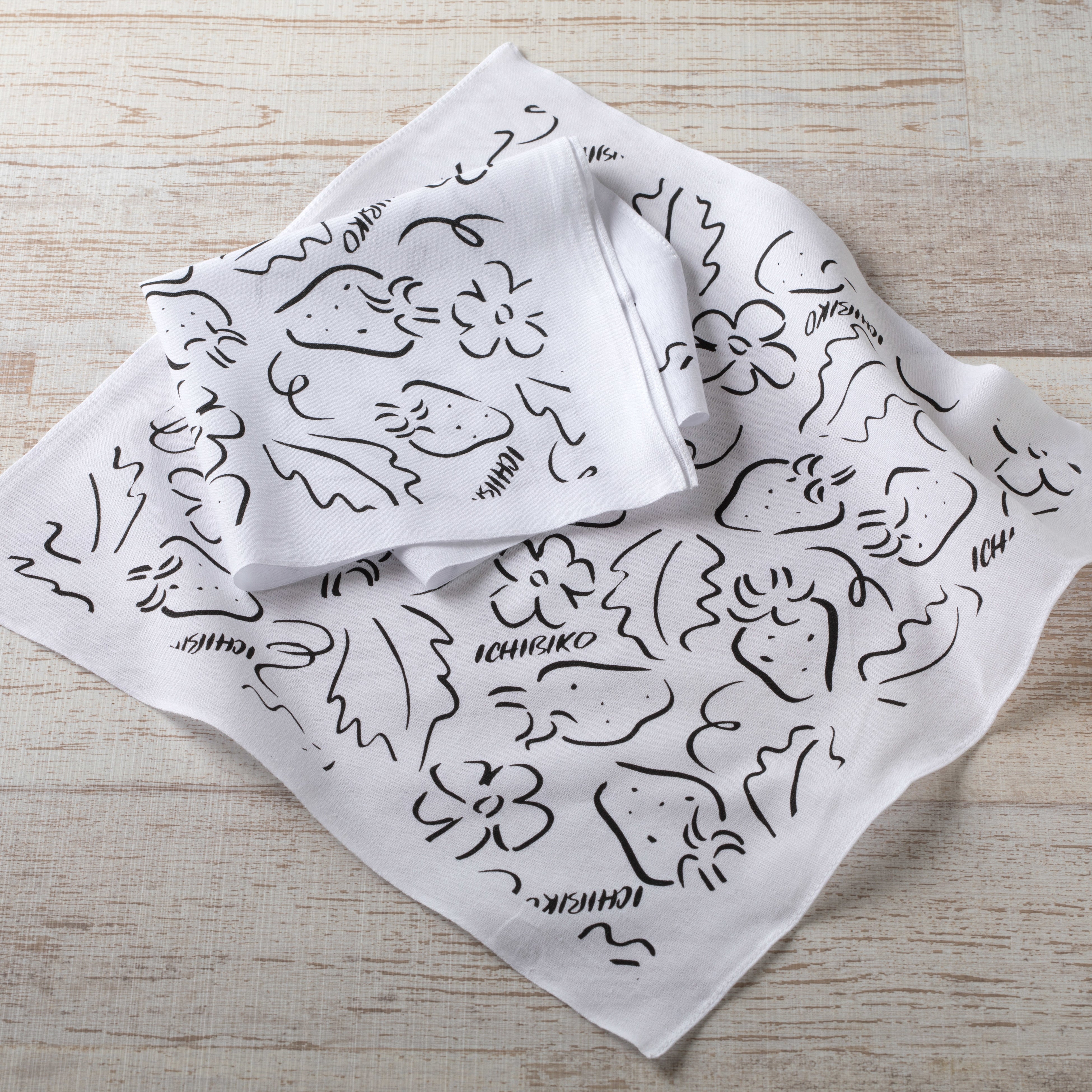 コットン100%のいちごモチーフのクロス