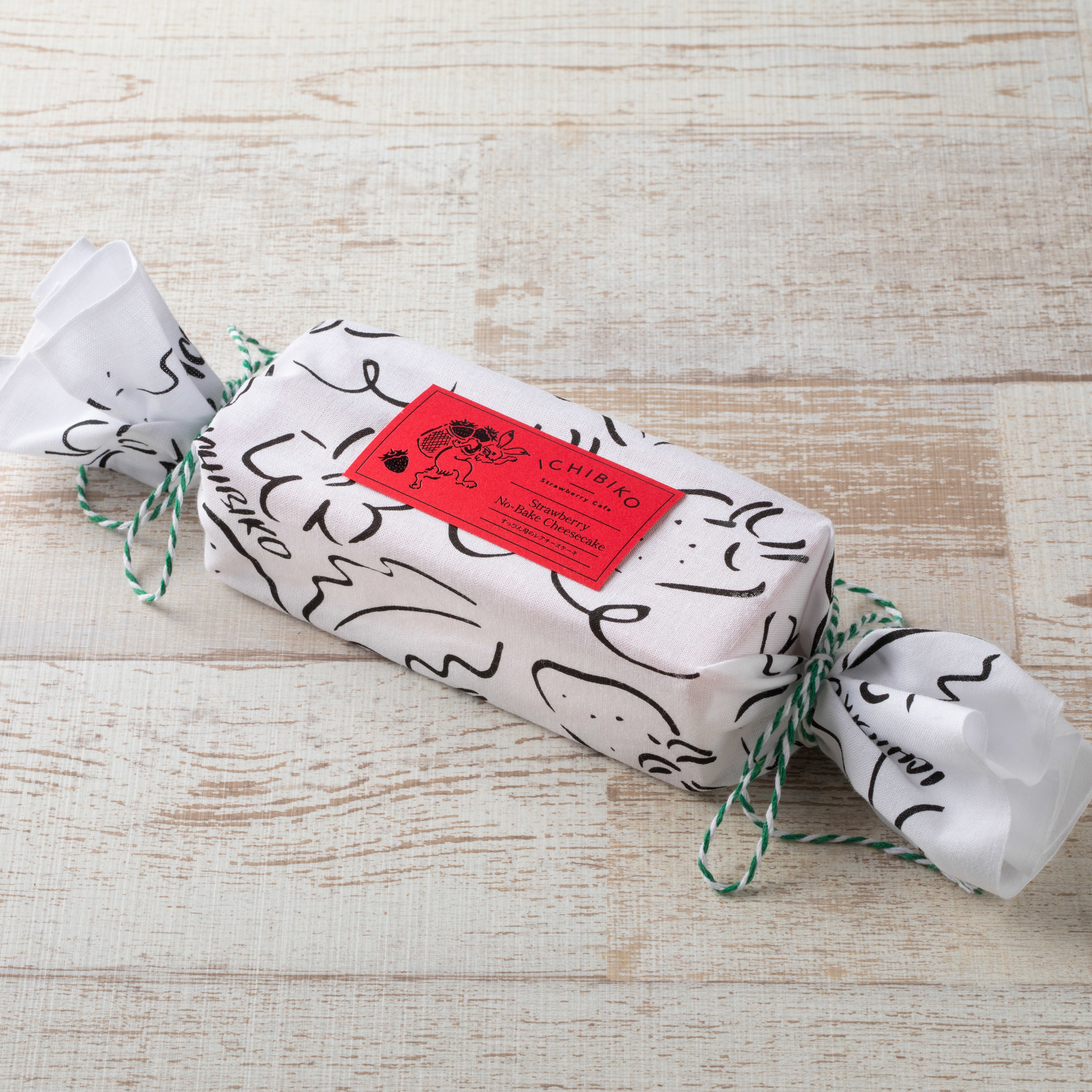 すっぴん苺のレアチーズケーキ