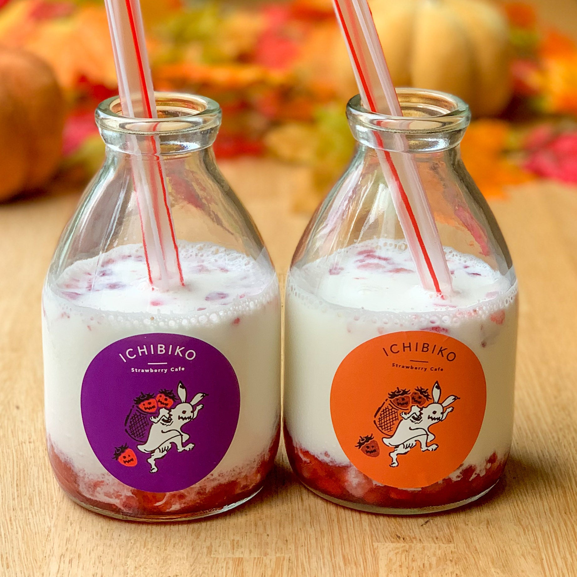 ドリンクメニューはイタズラ心いっぱいのうさぎおばけの限定デザインで登場