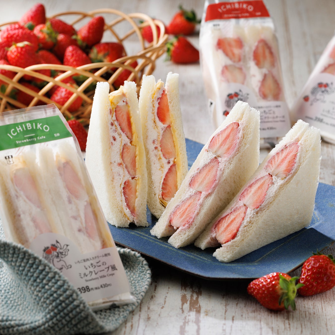 調理パン2品(ICHIBIKO監修 いちごのミルクレープ風サンド、ICHIBIKO監修 いちごといちごクリームチーズサンド)