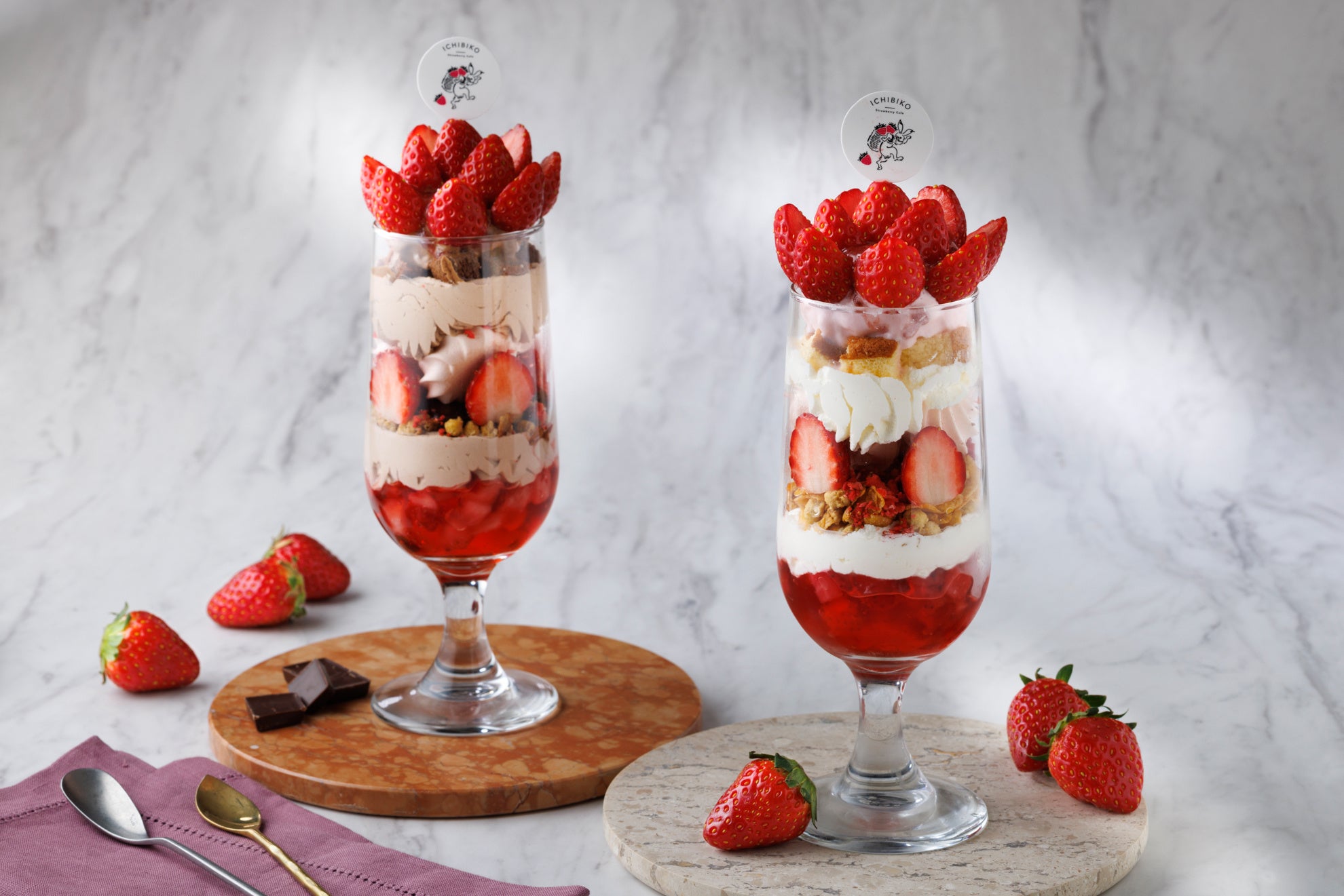左：very strawberry パフェ ショコラ、右：very strawberry パフェ フレーズ