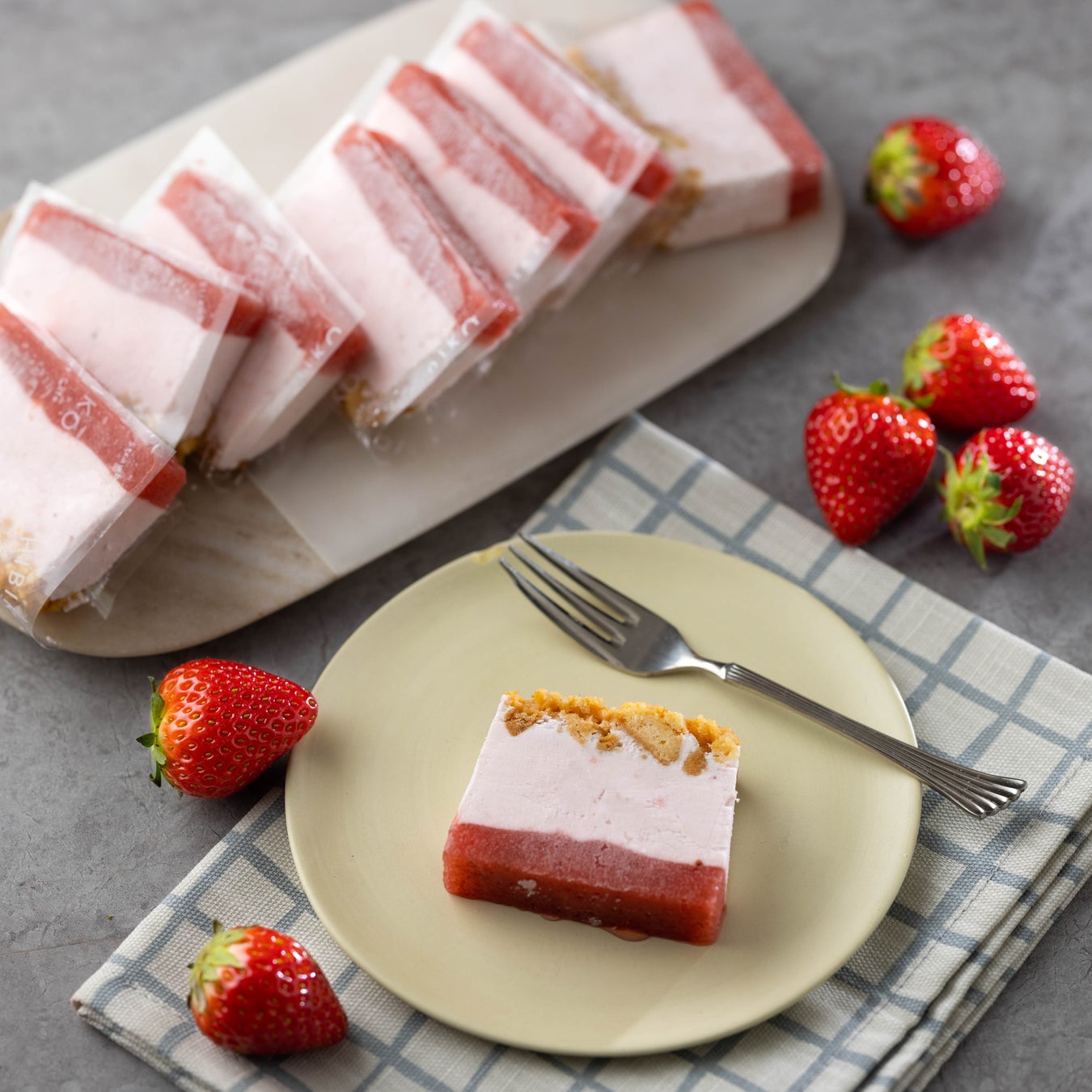 オンラインショップ限定 すっぴん苺のレアチーズケーキ