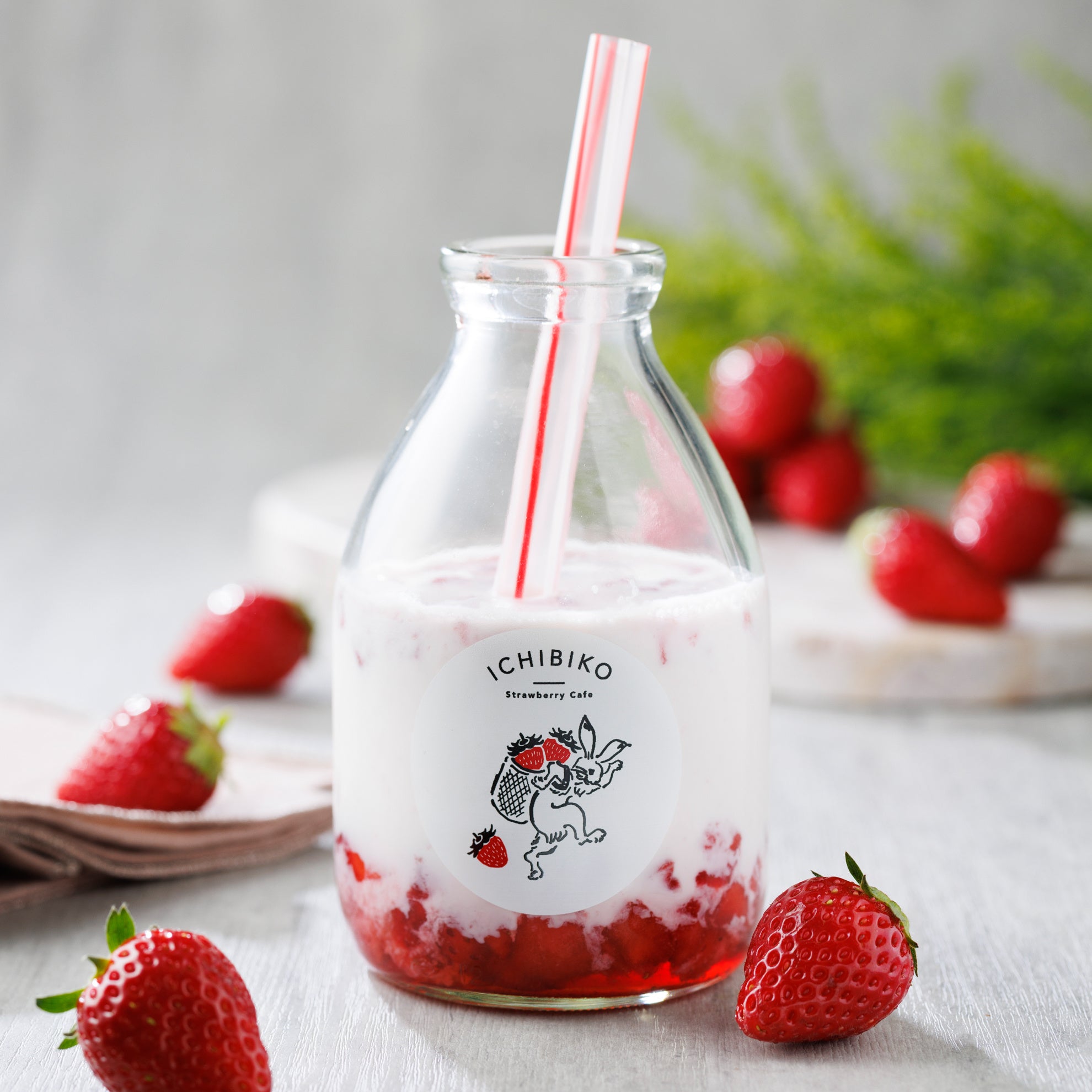 イクスピアリ店オープン / 店舗限定のミルフィーユ、いちごソフト