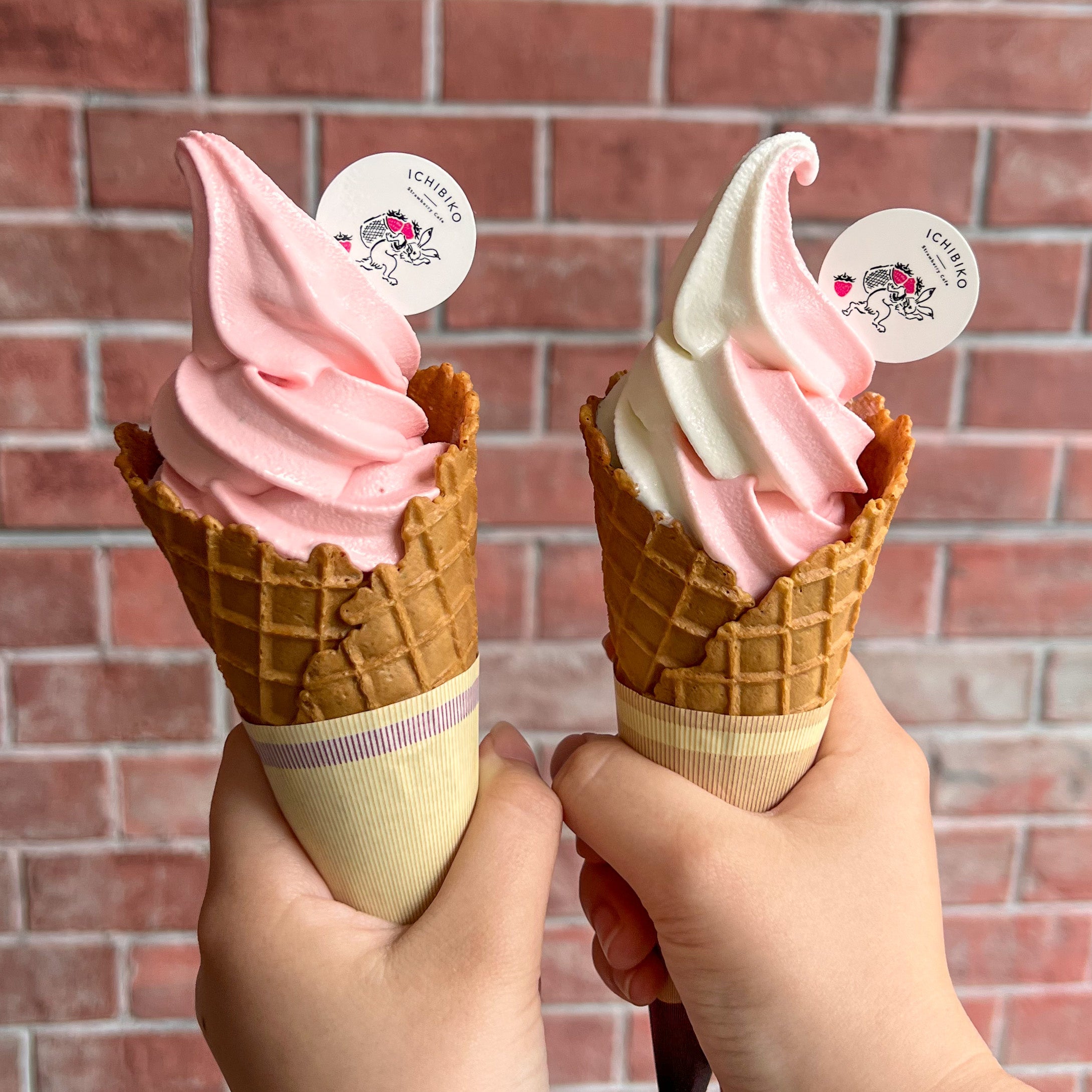 イクスピアリ店オープン / 店舗限定のミルフィーユ、いちごソフト