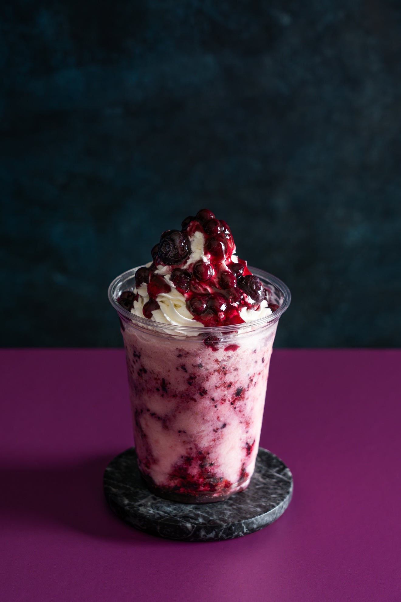 ハロウィンスムージー(いちご×ブルーベリー)