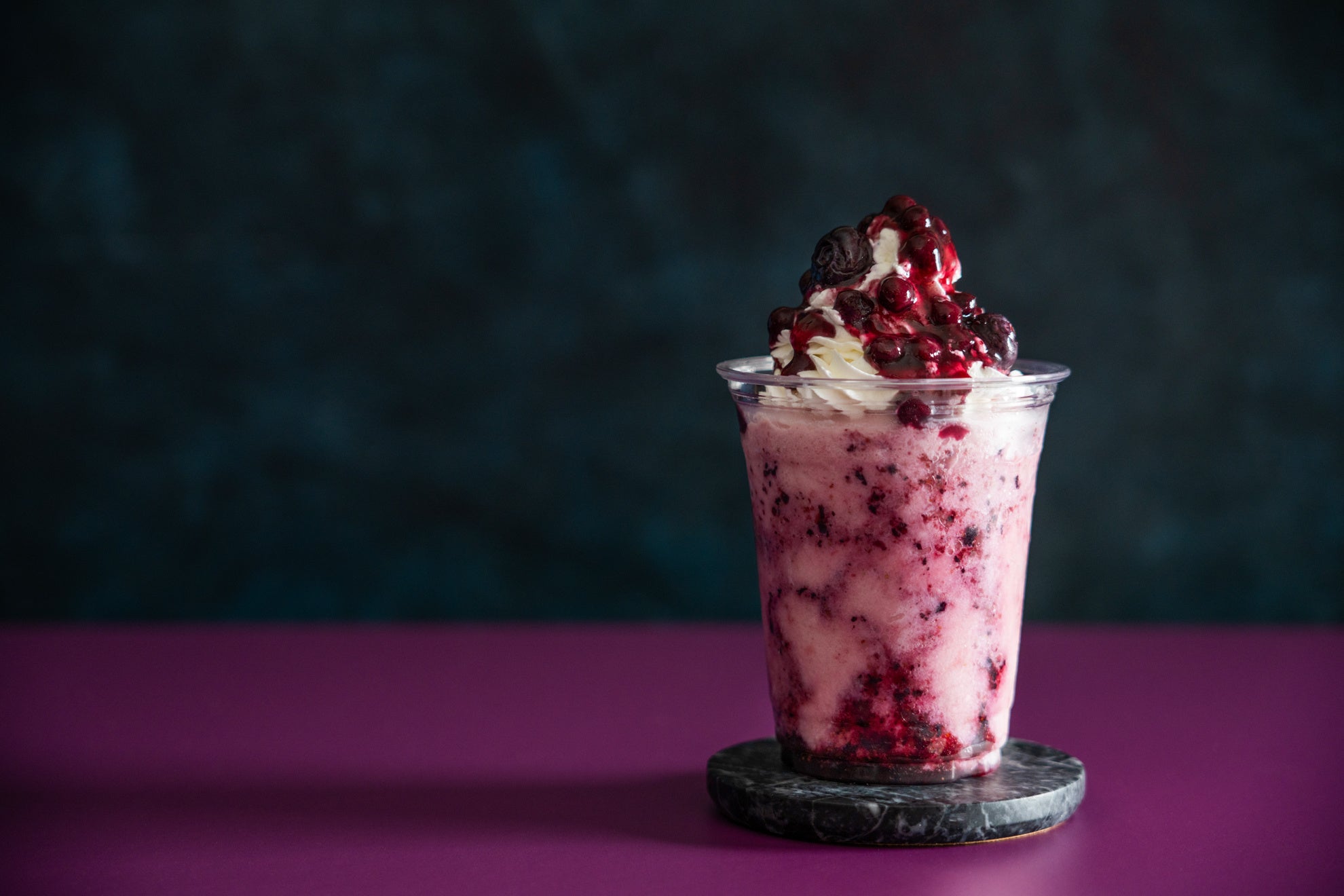 ハロウィンスムージー(いちご×ブルーベリー)