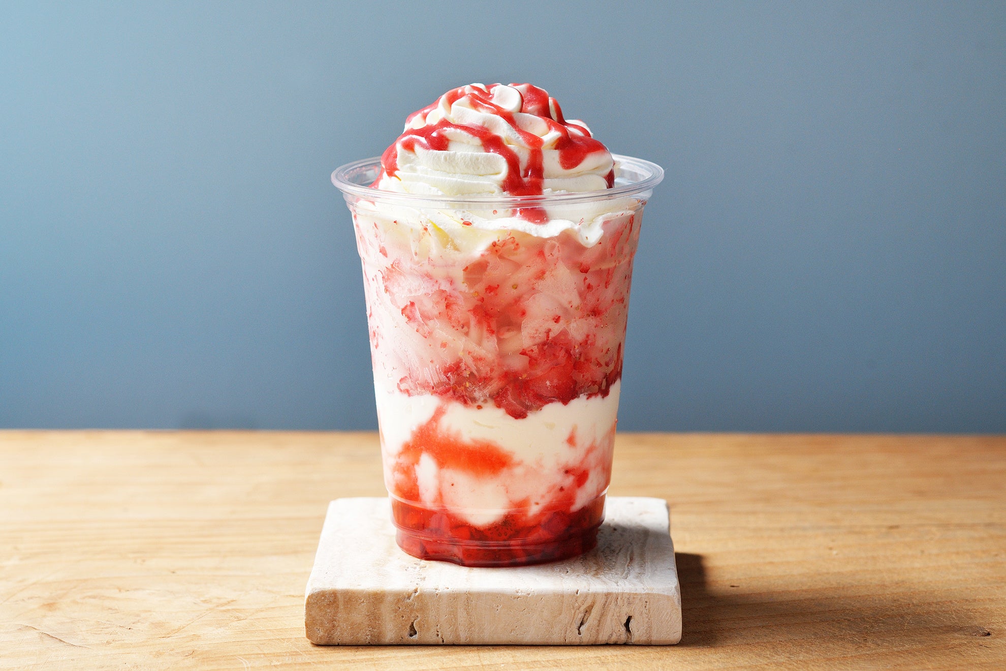 削りいちごのヨーグルトフラッペ