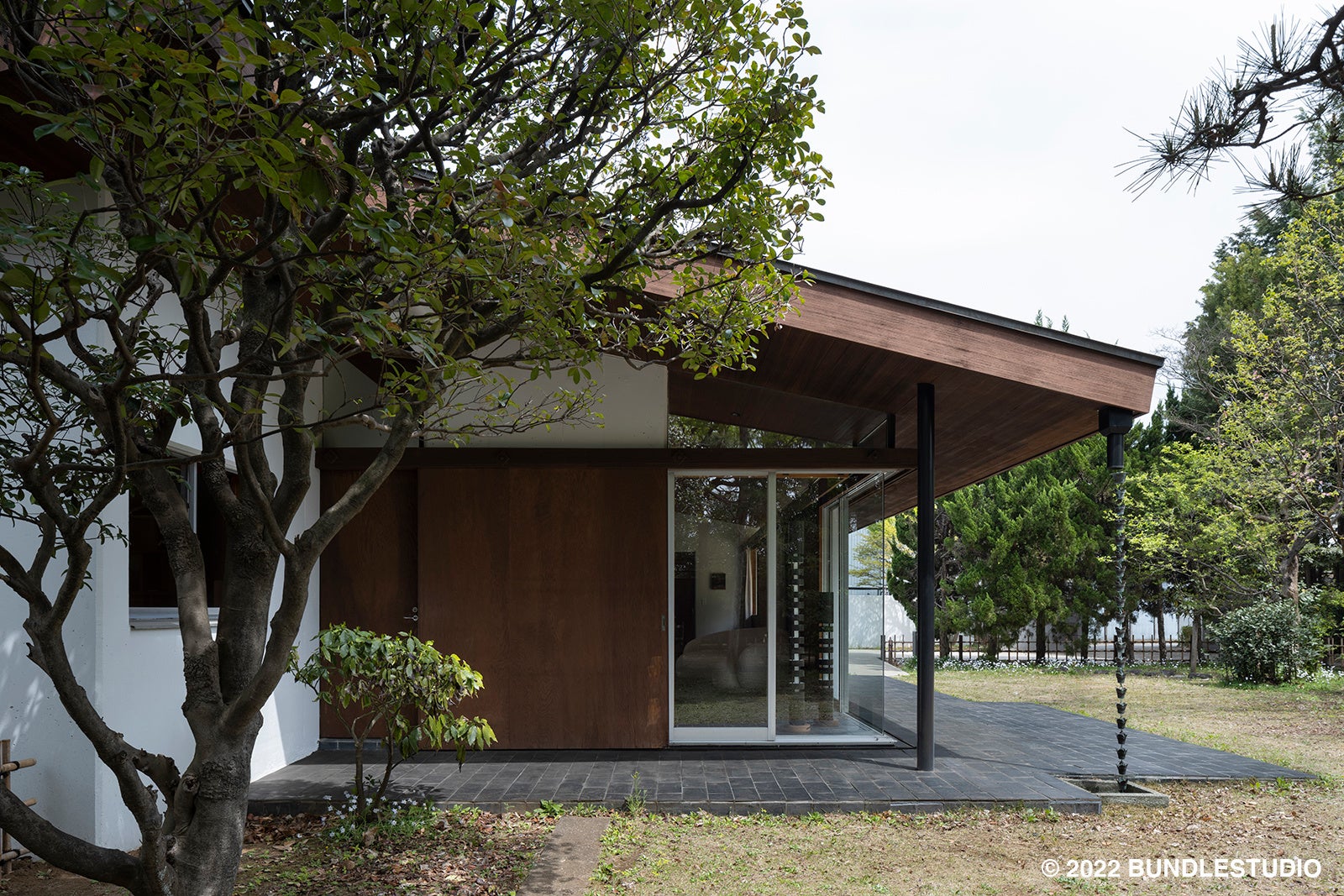 ゴージャス　経年変化　いい色合い　日家工芸　ミユウヘン　木彫　サイドボード ゴージャス経年変化いい色合い日家工芸ミユウヘン木彫サイドボード