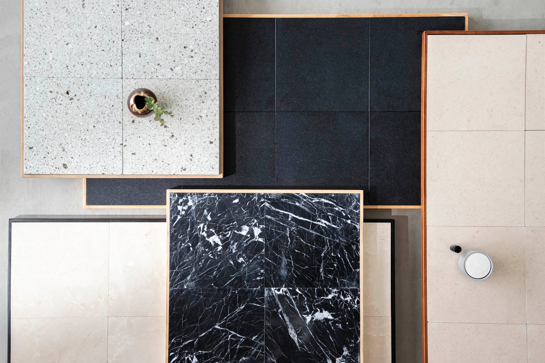 KANADEMONO】天然石を用いた、自在にカスタムできるローテーブルを新