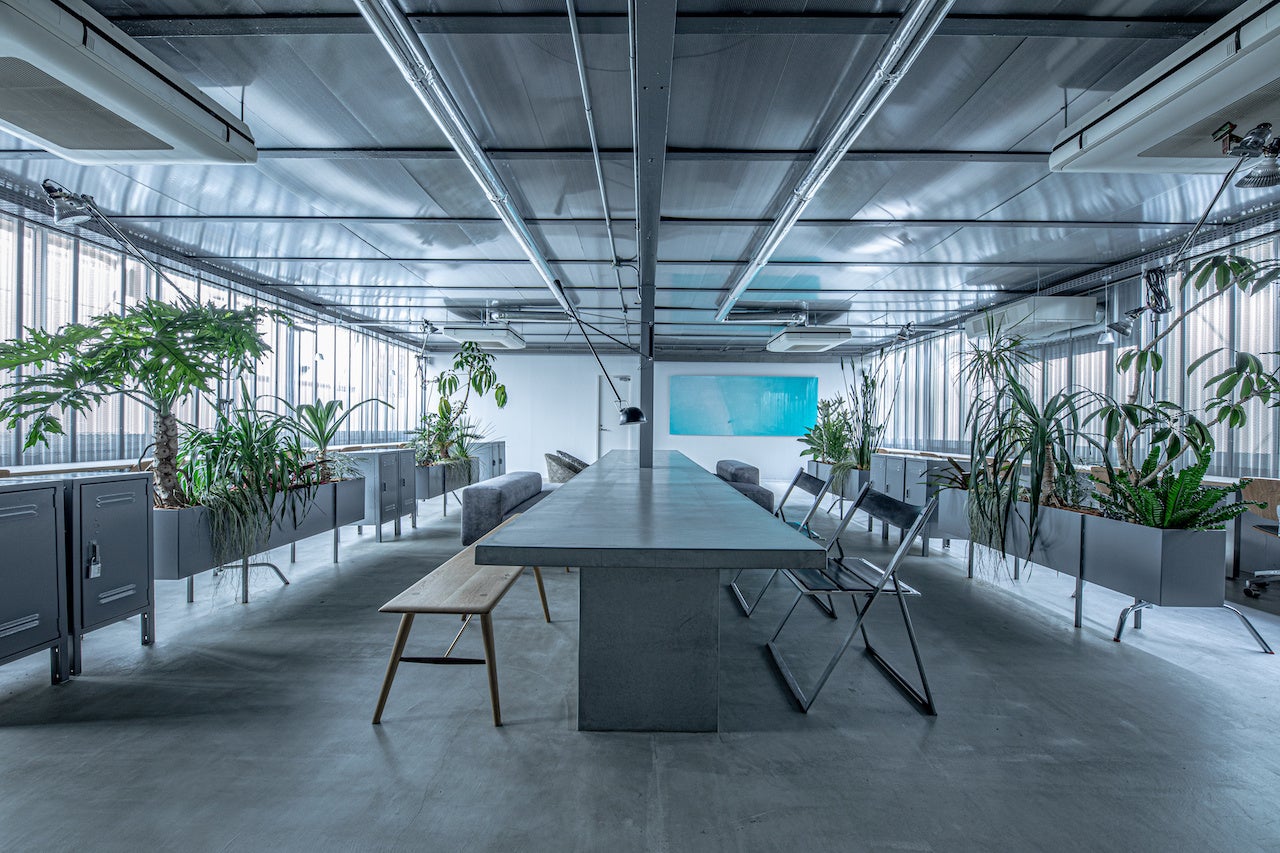 KANADEMONOにて、待望の寝室インテリアを取扱開始。空間に余白を作る