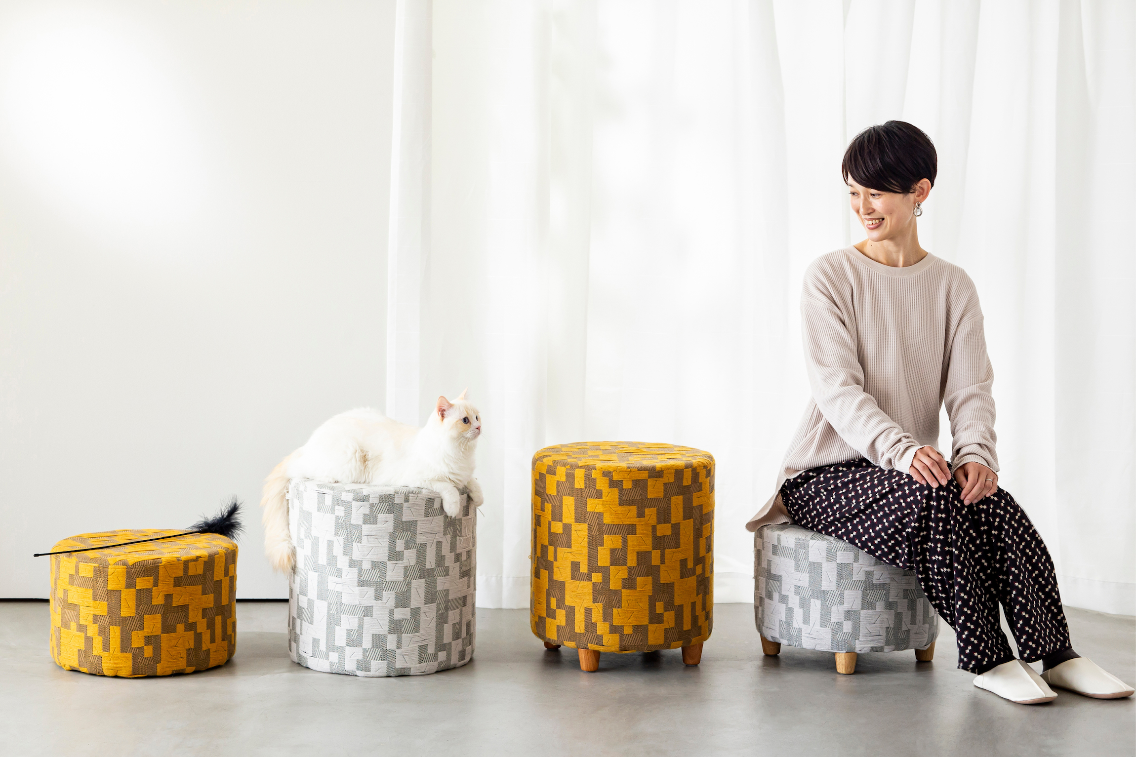 KANADEMONOより、爪とぎ対策不要「猫の手も借りたいスツール」発売開始