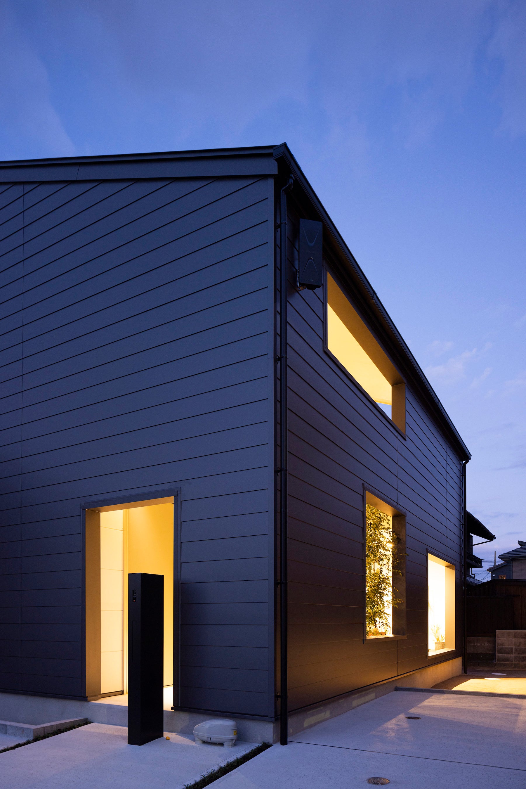 基礎と一体化したオープンウォール