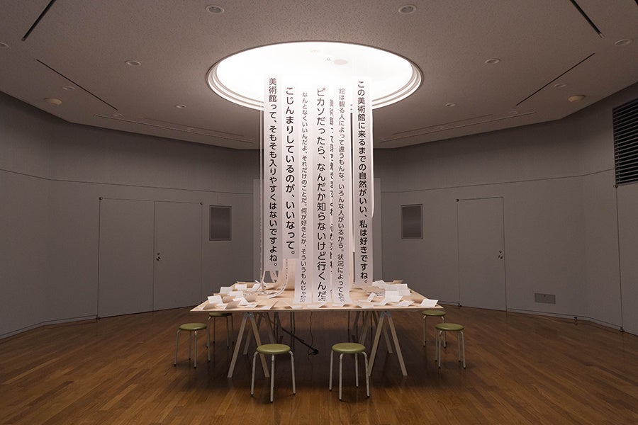 森若奈《こえを聴く－「聞き書き」からなぞる美術館》 2023年　声、言葉・紙　可変式　音声編集協力：ソラソレ堂　作家蔵　Photo：Ben Matsunaga