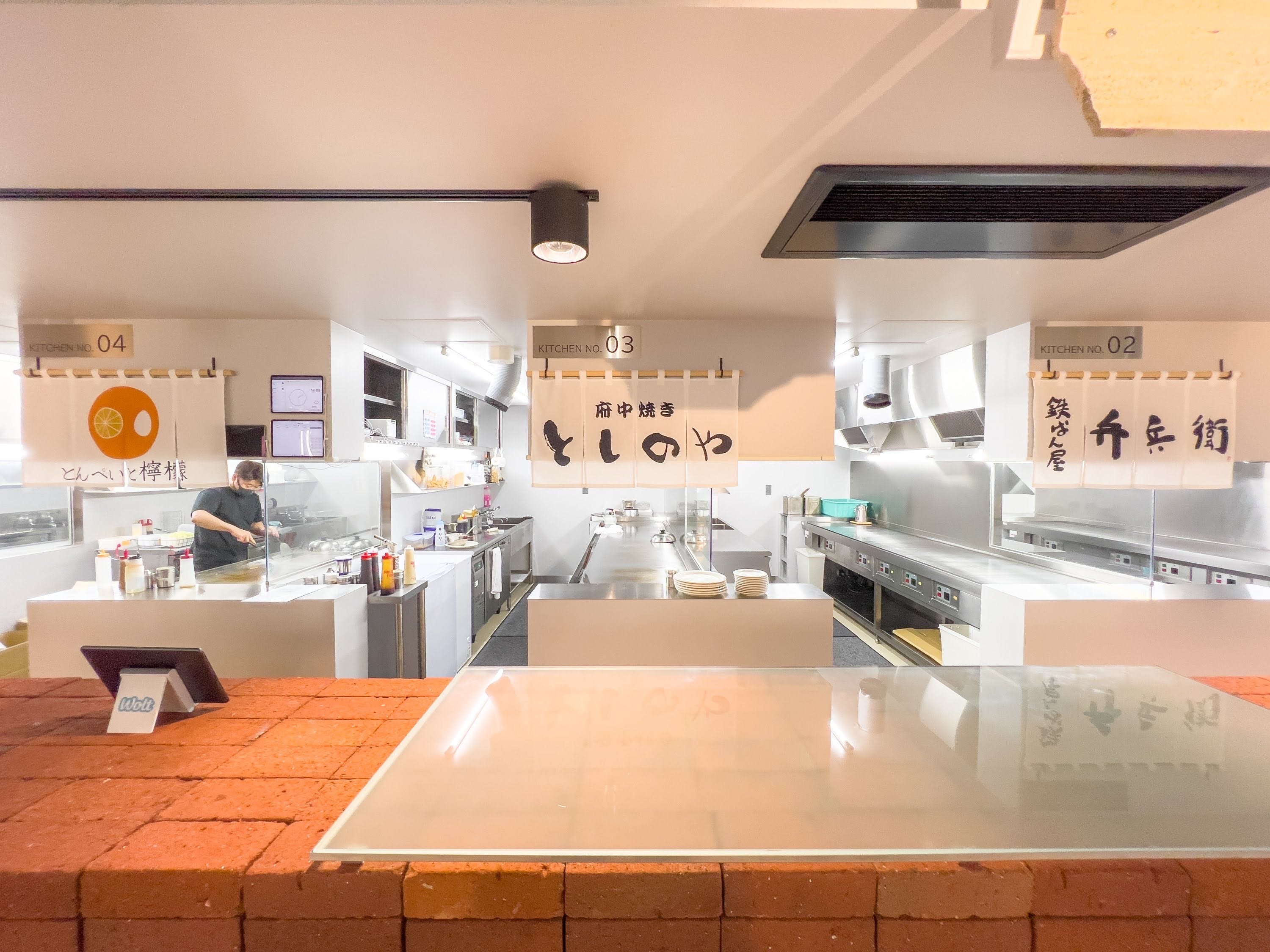 飲食店舗×サービス店舗×シェアオフィス＞の複合施設「THE CUBE