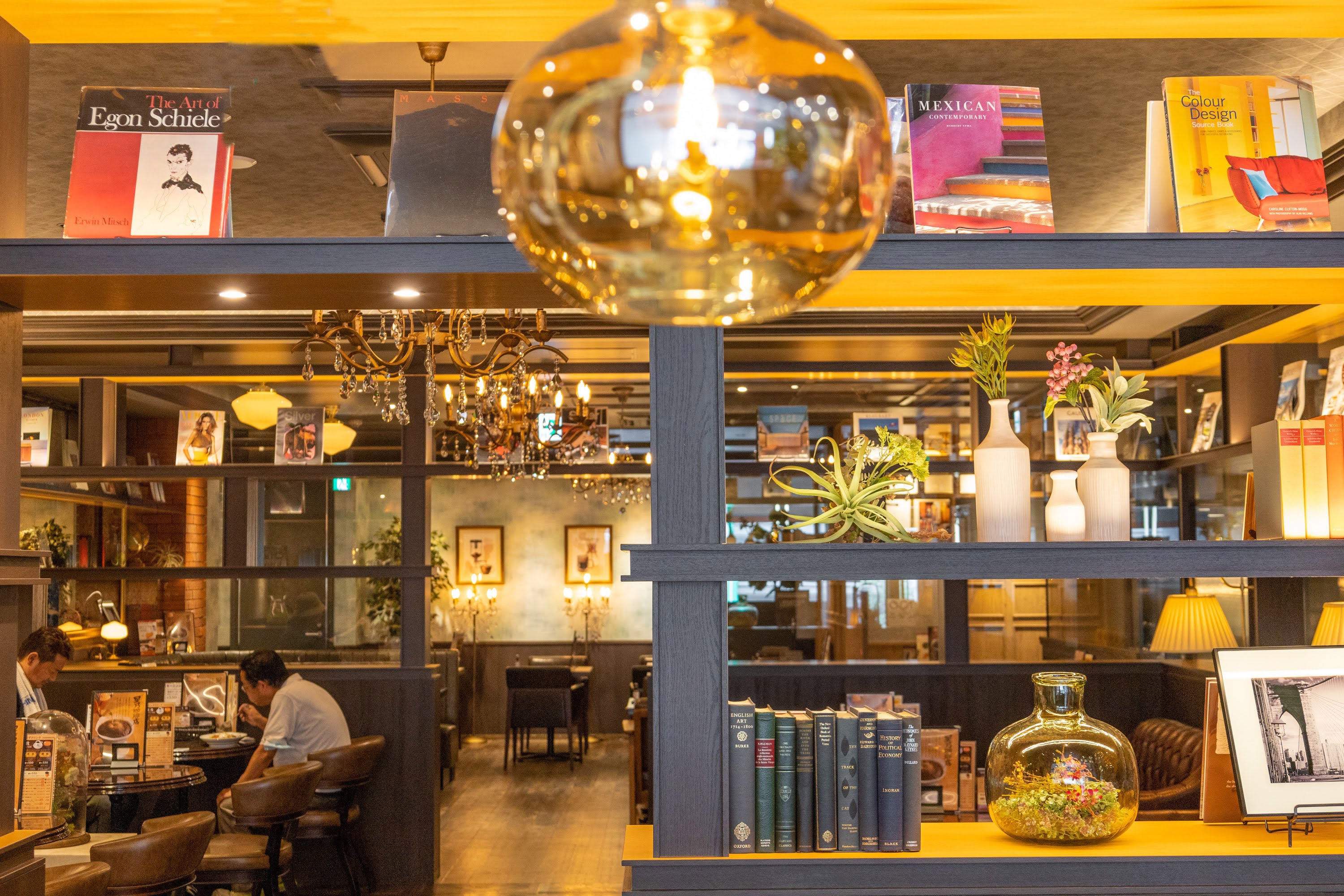 全68席の広々空間　写真：宮本健吾