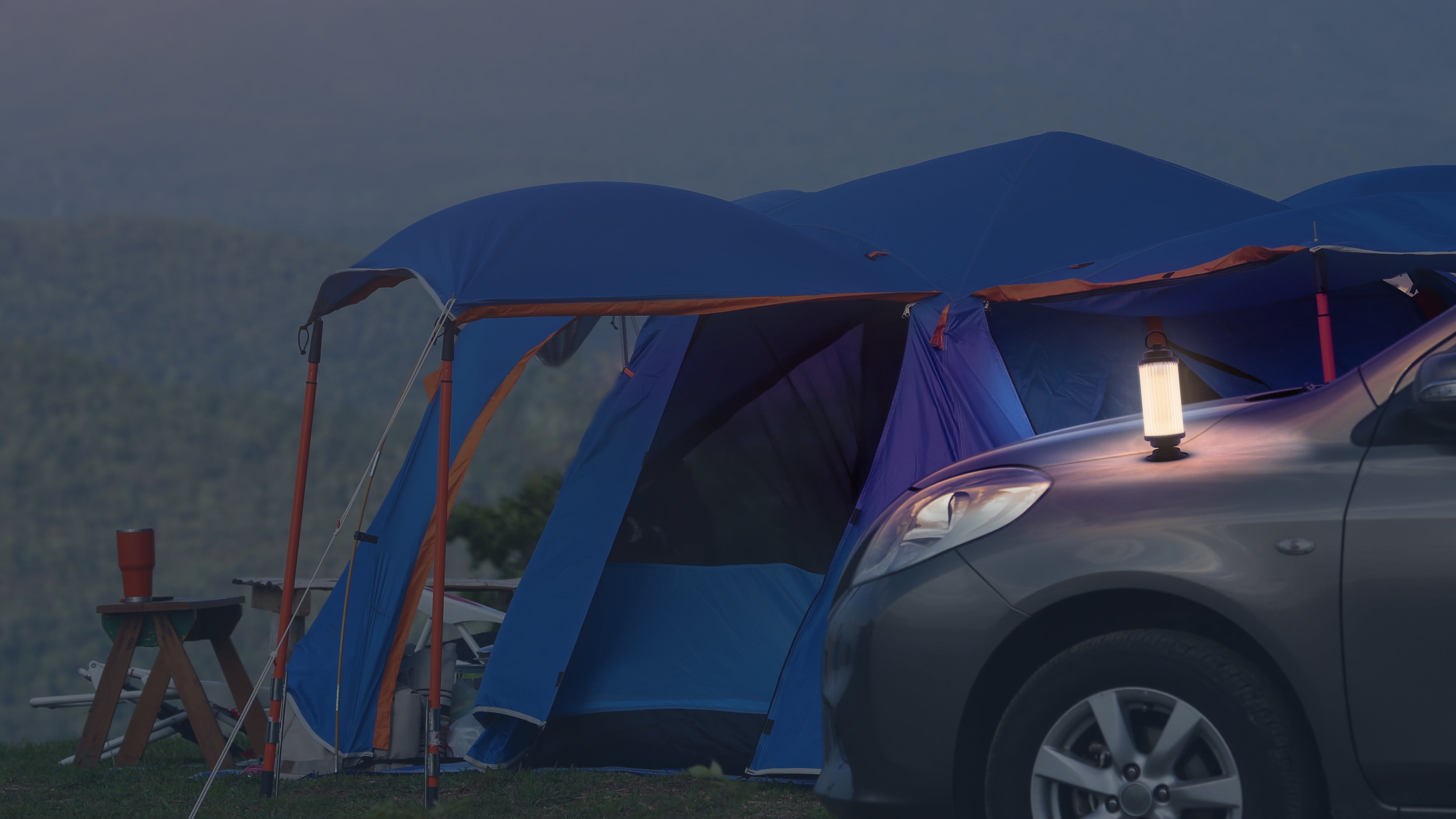 耐候性・耐水性に優れ屋外でも使用でき、車のボディも傷つけない。