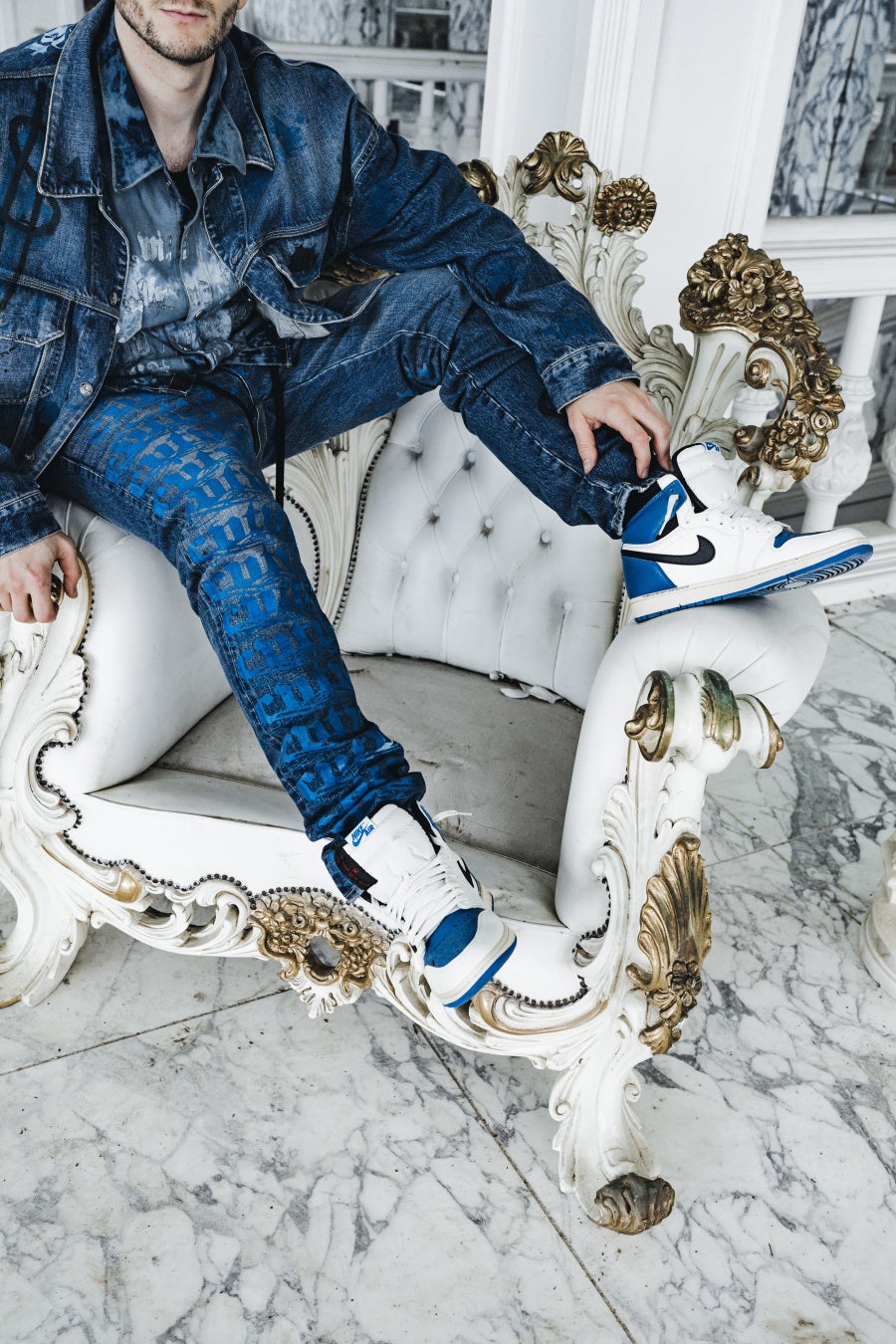 デニムブルゾン¥176,000、デニムシャツ¥93,500、デニムパンツ¥143,000 ※全て税込価格