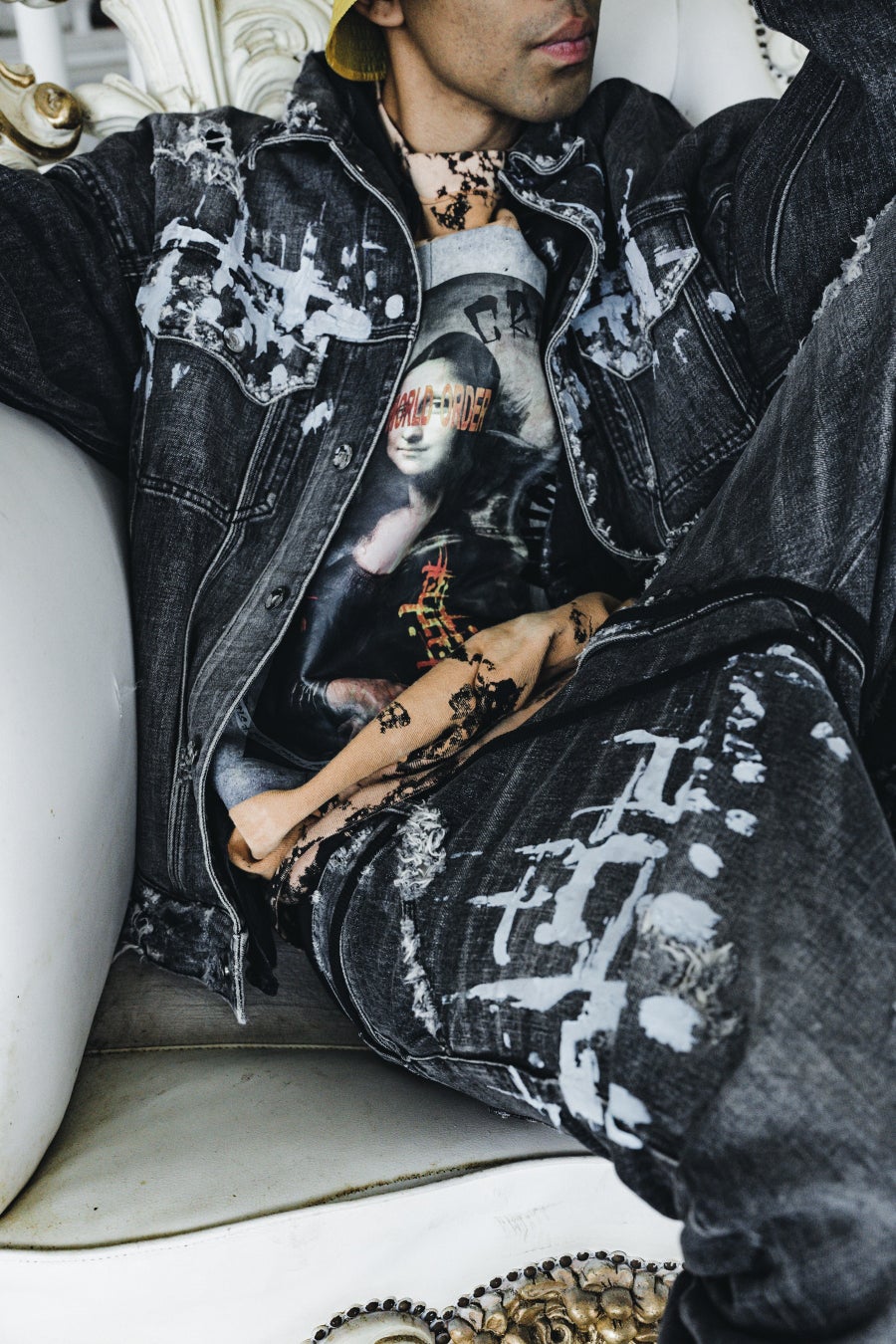 デニムブルゾン¥176,000、ロングスリーブTシャツ¥38,500、デニムパンツ¥143,000 ※全て税込価格