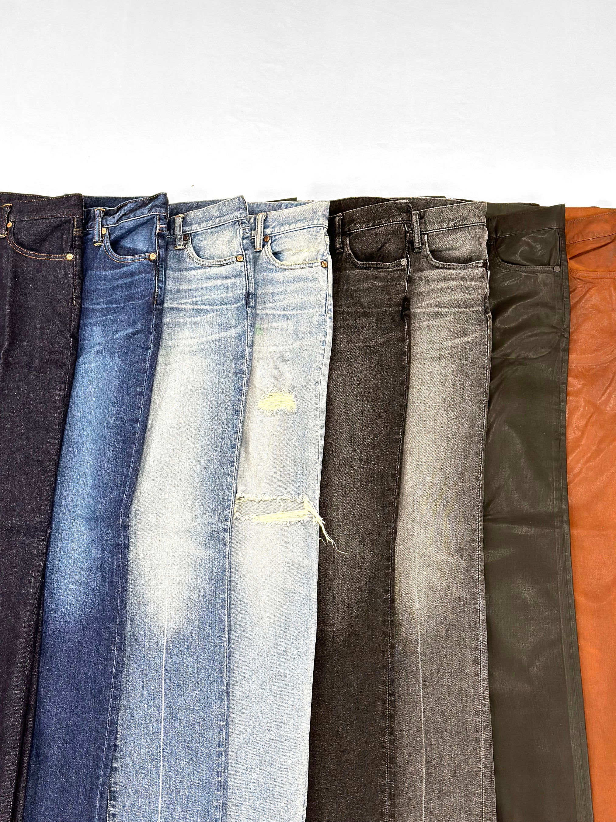 （左から）NAVY￥26,400・￥27,500・￥27,500・LT BLUE￥30,800・BLACK￥27,500・￥27,500・￥30,800・BROWN￥30,800（全て税込）